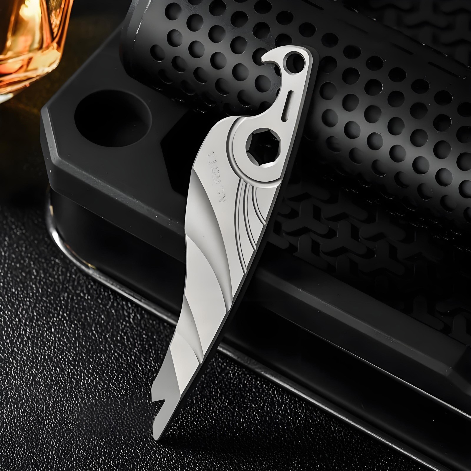 Titanium Alloy Mini Pry Bar Multi Tool EDC Outdoor Survival Gear Seahorse Shape