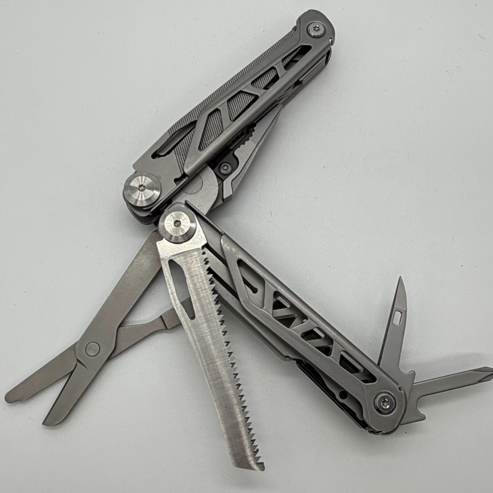 PERWIN 17-in-1 Multi-Tool Pliers Pocket Knife Saw Scissors File Self-Locking EDC