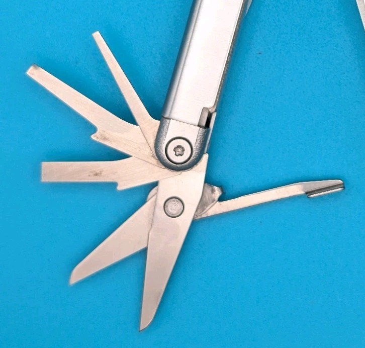 Leatherman Wave Original Vintage Retired, Dated 1100 (NOV, 2000)