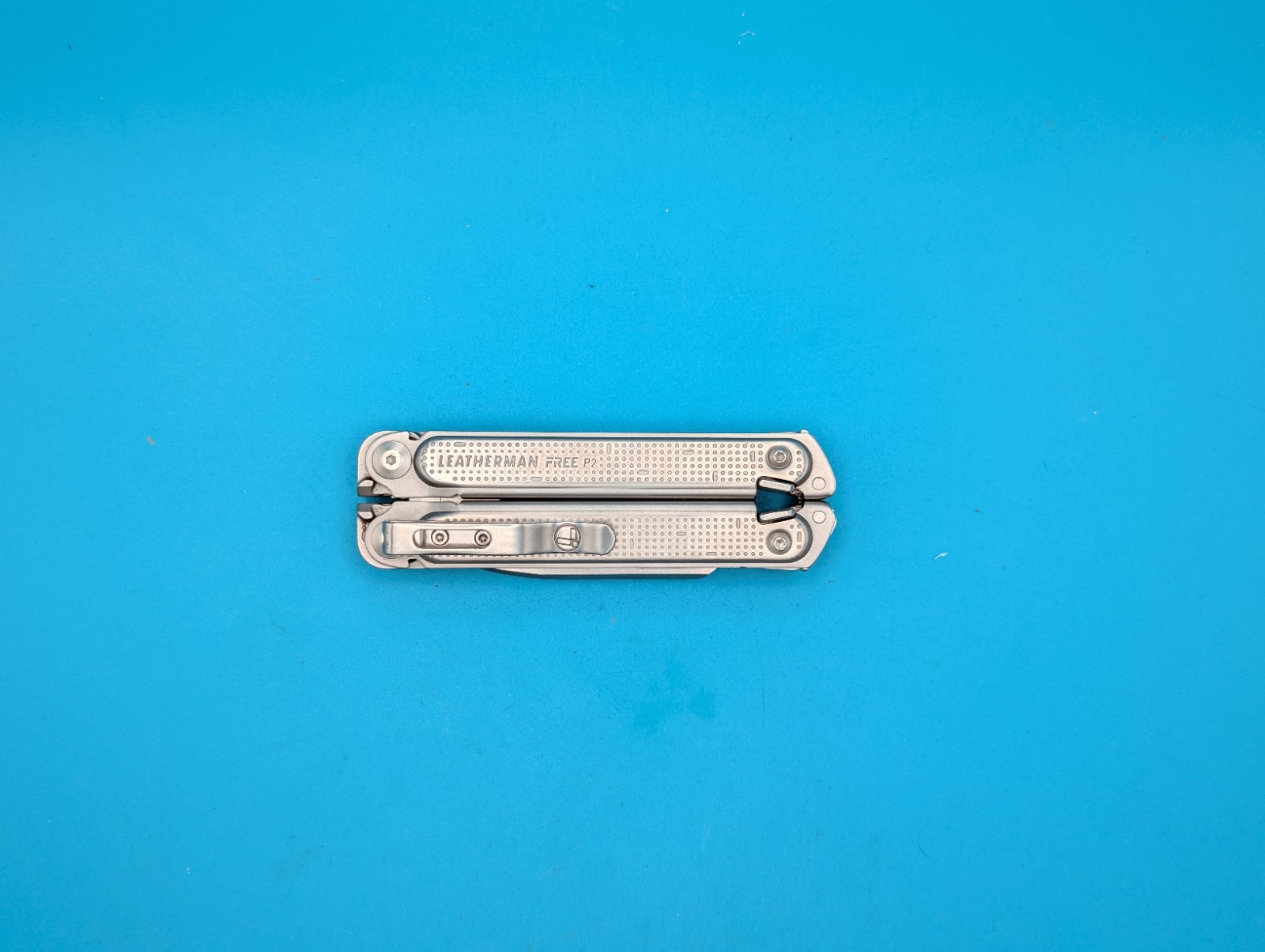 Leatherman FREE P2 Stainless Multi-Tool! WITH SHEATH!