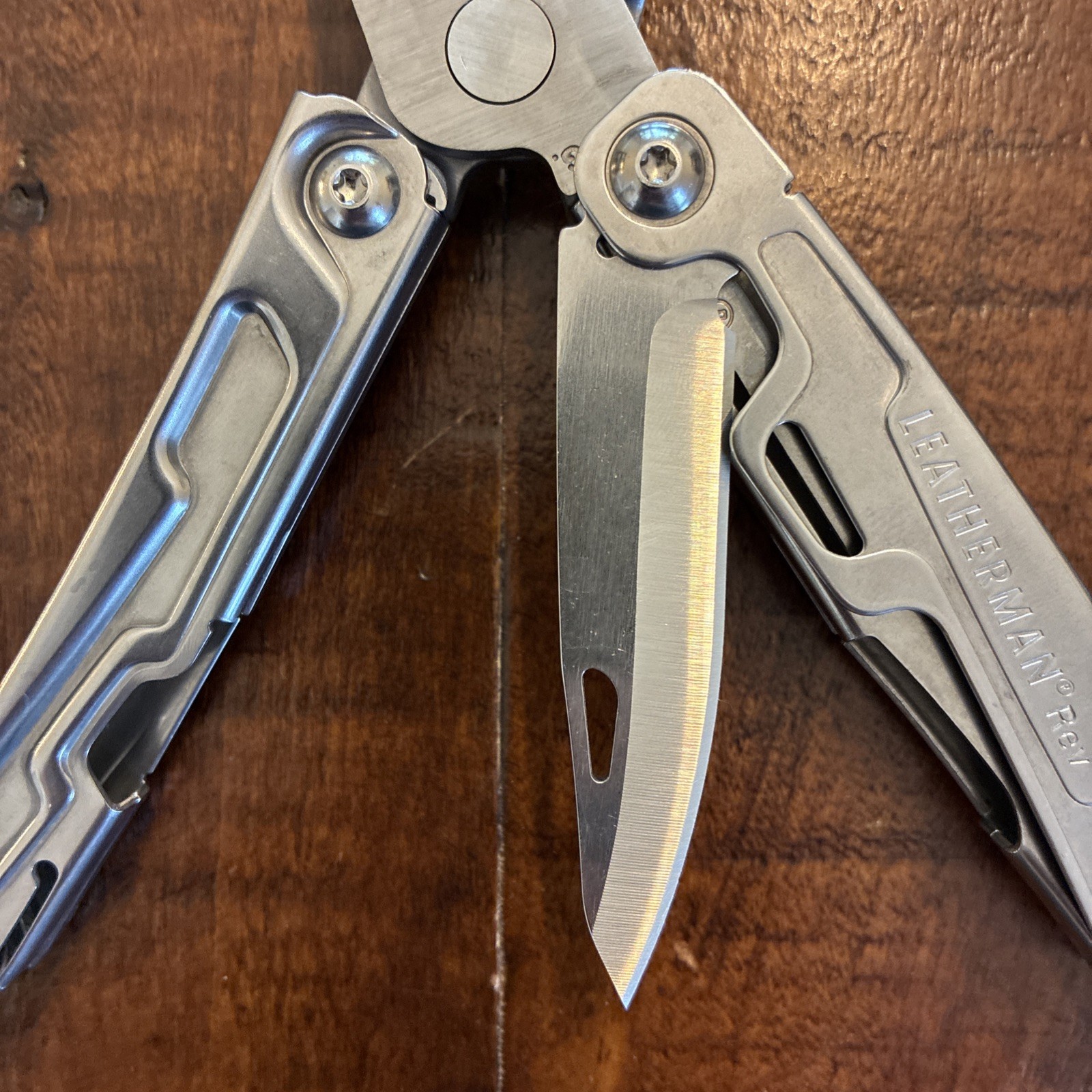 Leatherman Rev Multi-Tool “Nucor Decatur” – Nice!