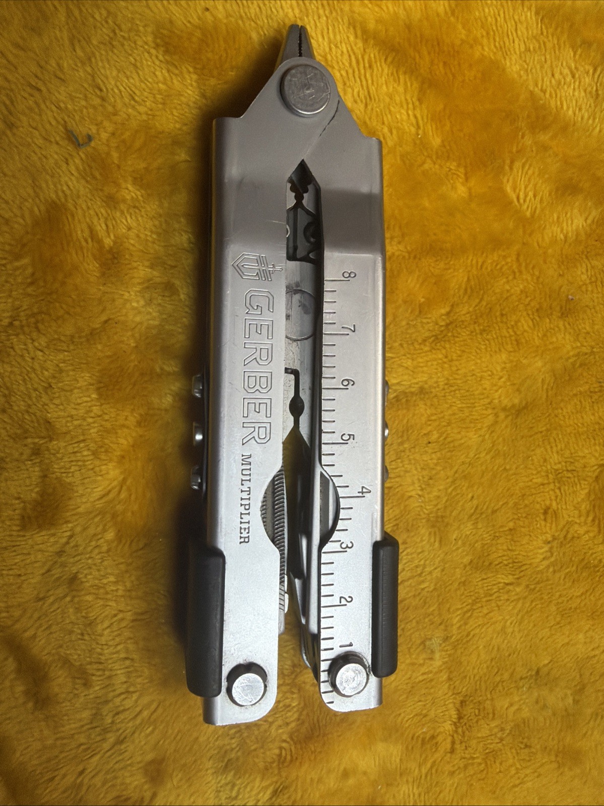 Gerber MP600 Multi-Tool Needle Nose Pliers Carbide Cutters. Very Good Condtion