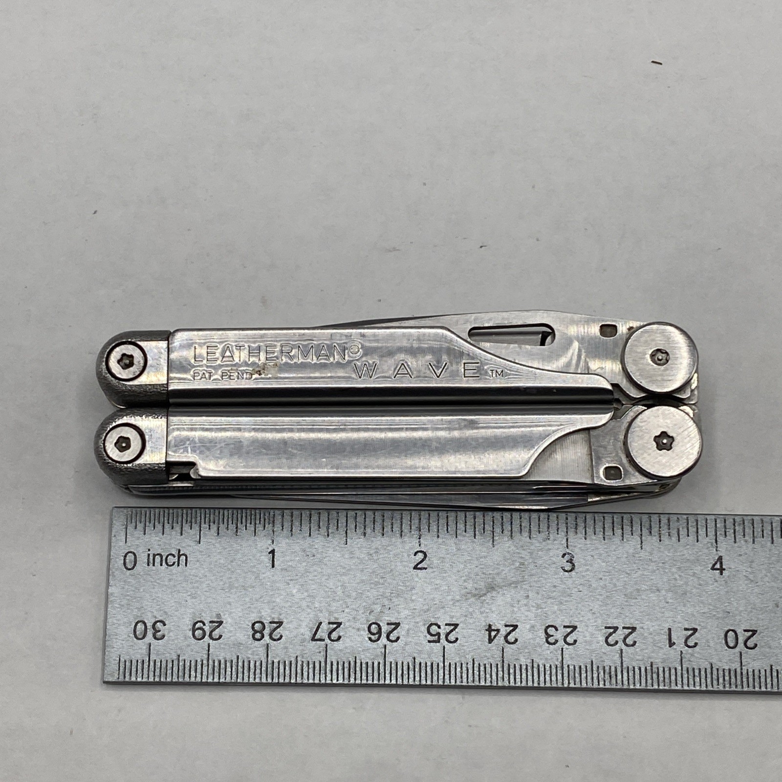 Leatherman Wave Multi Tool – Silver *Retired** **Stamp Date 09/98 & 11/98**