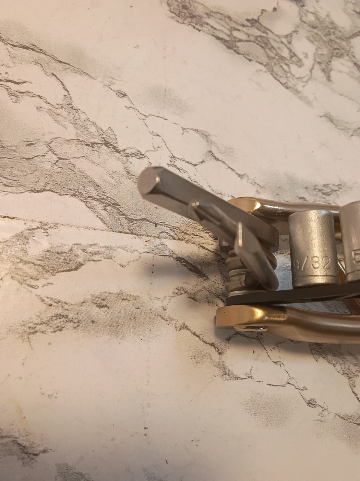 STANLEY FOLDING HEX MULTI-TOOL MODEL 70-108