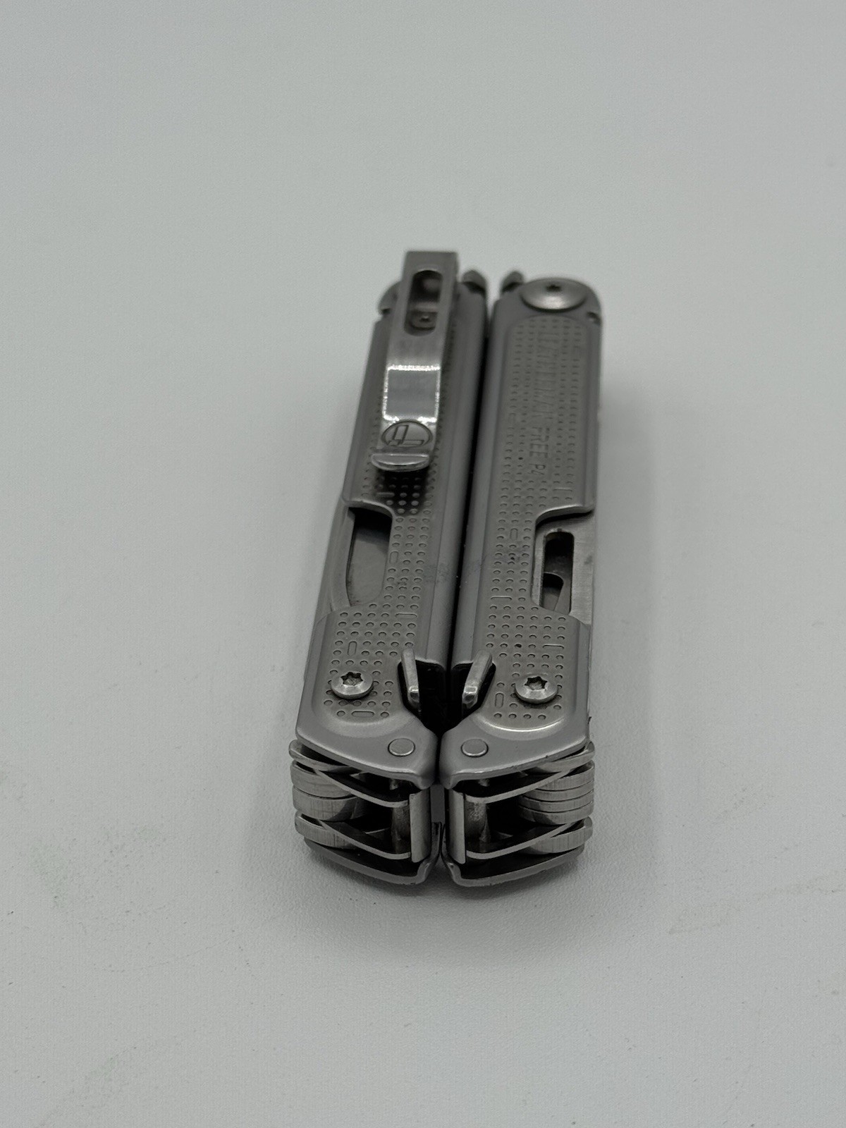 Leatherman FREE P4 Retired Multi Tool Pocket Clip Gray Sheath USA Stainless READ