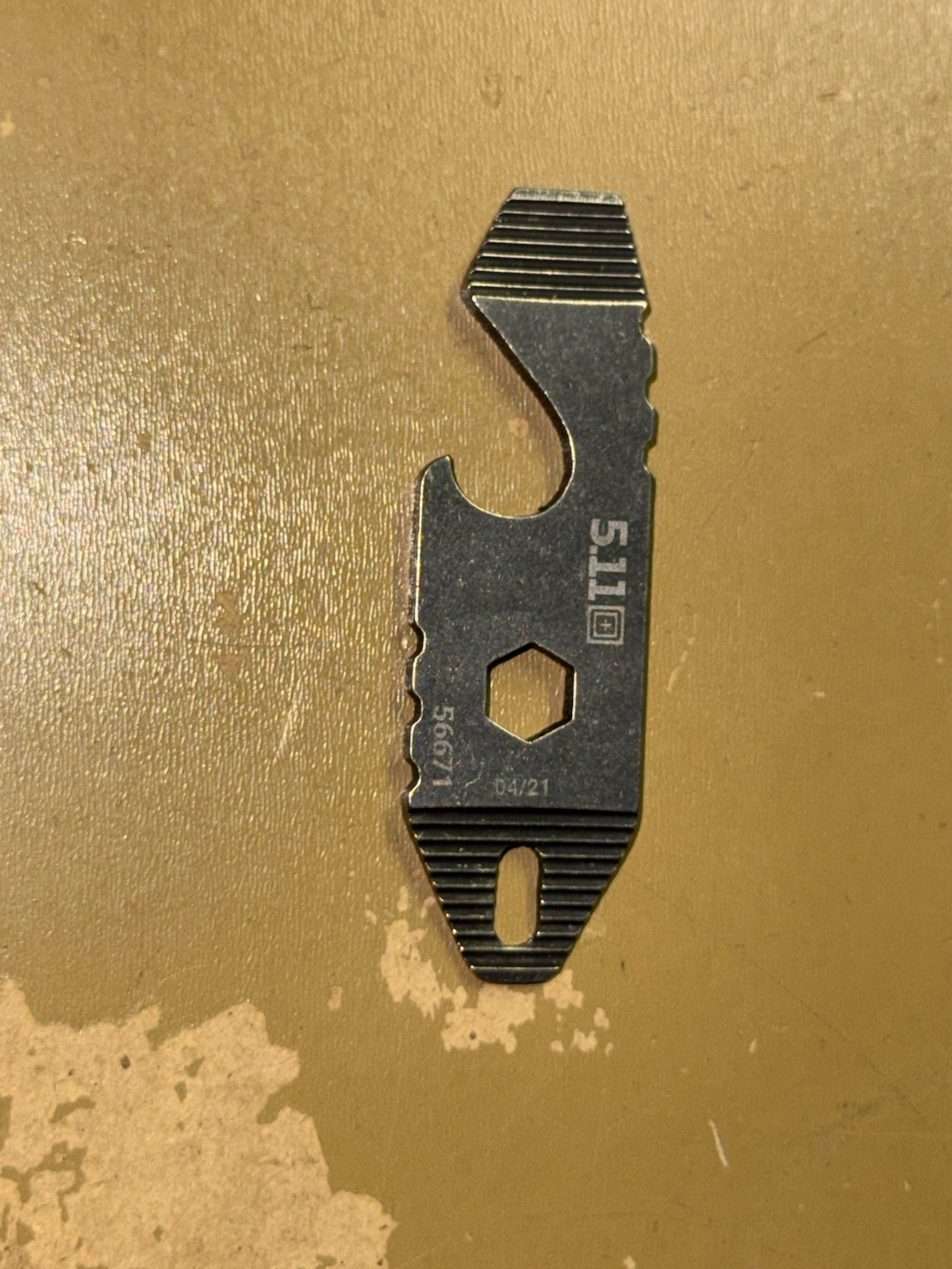 5.11 Tactical EDT PRY EDC Multi Tool with Carabiner Keychain Gunmetal Grey 56671