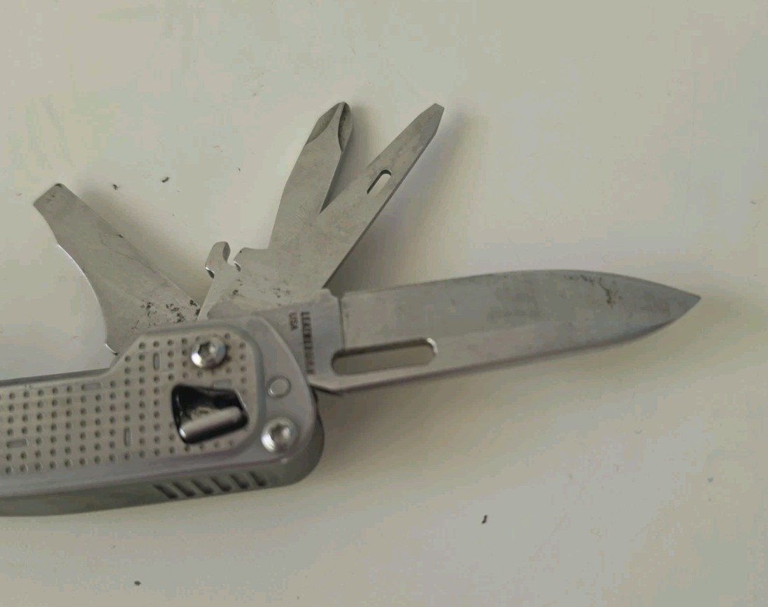 Leatherman FREE T2 Multi-Tool Stainless Steel Straight Edge Silver, 8 Tools