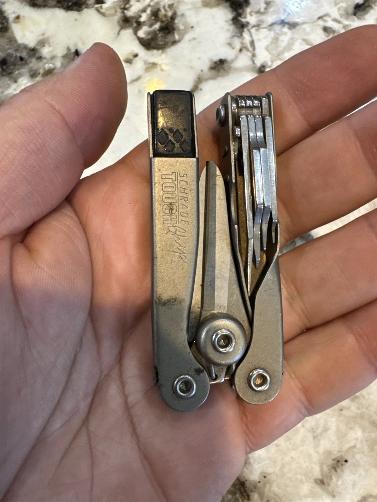 Schrade USA ST2 Multi-tool Tough Chip Compact / Mini Tool