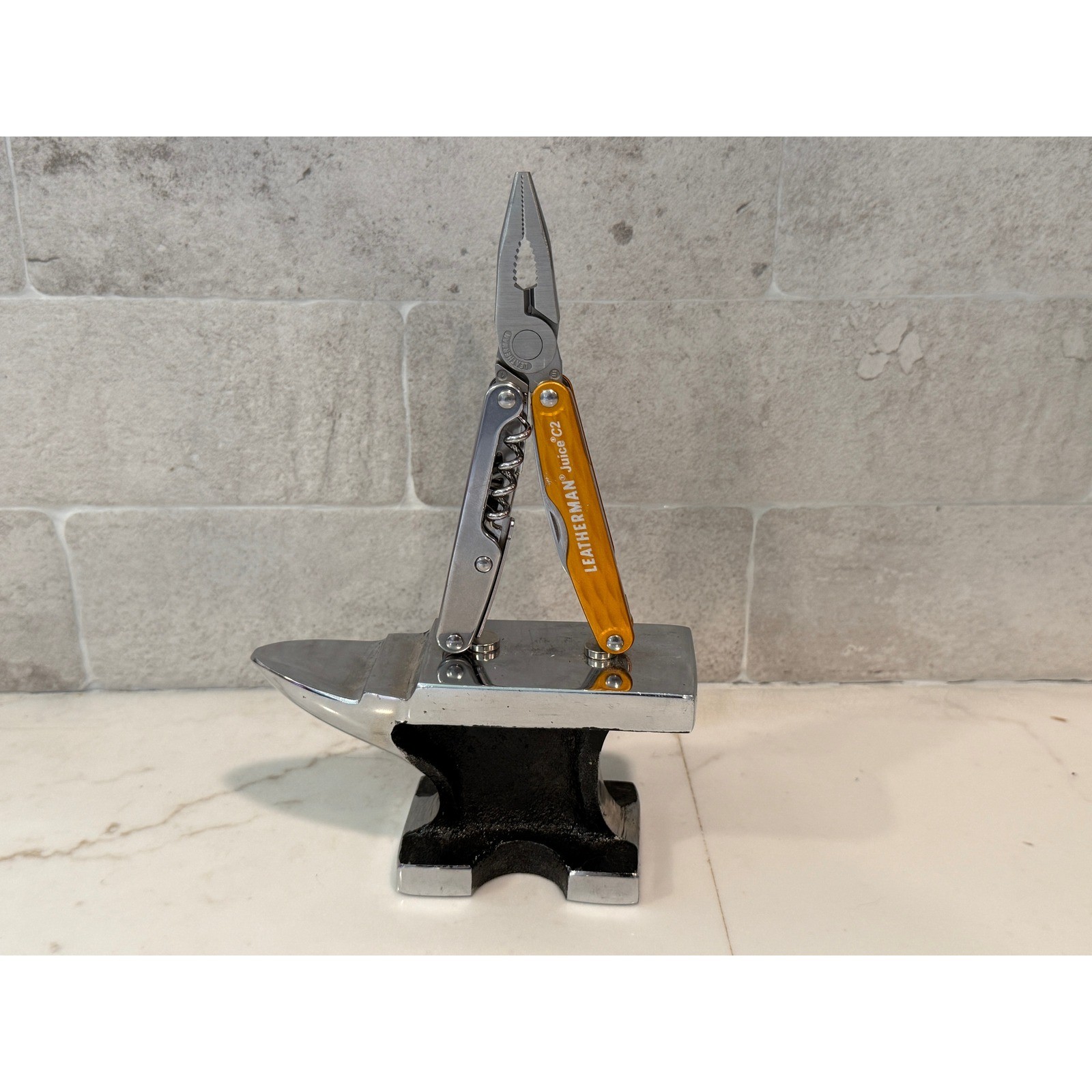 Leatherman Juice C2 Multi-Tool Sunrise Yellow Pocket Knife Corkscrew Pliers READ