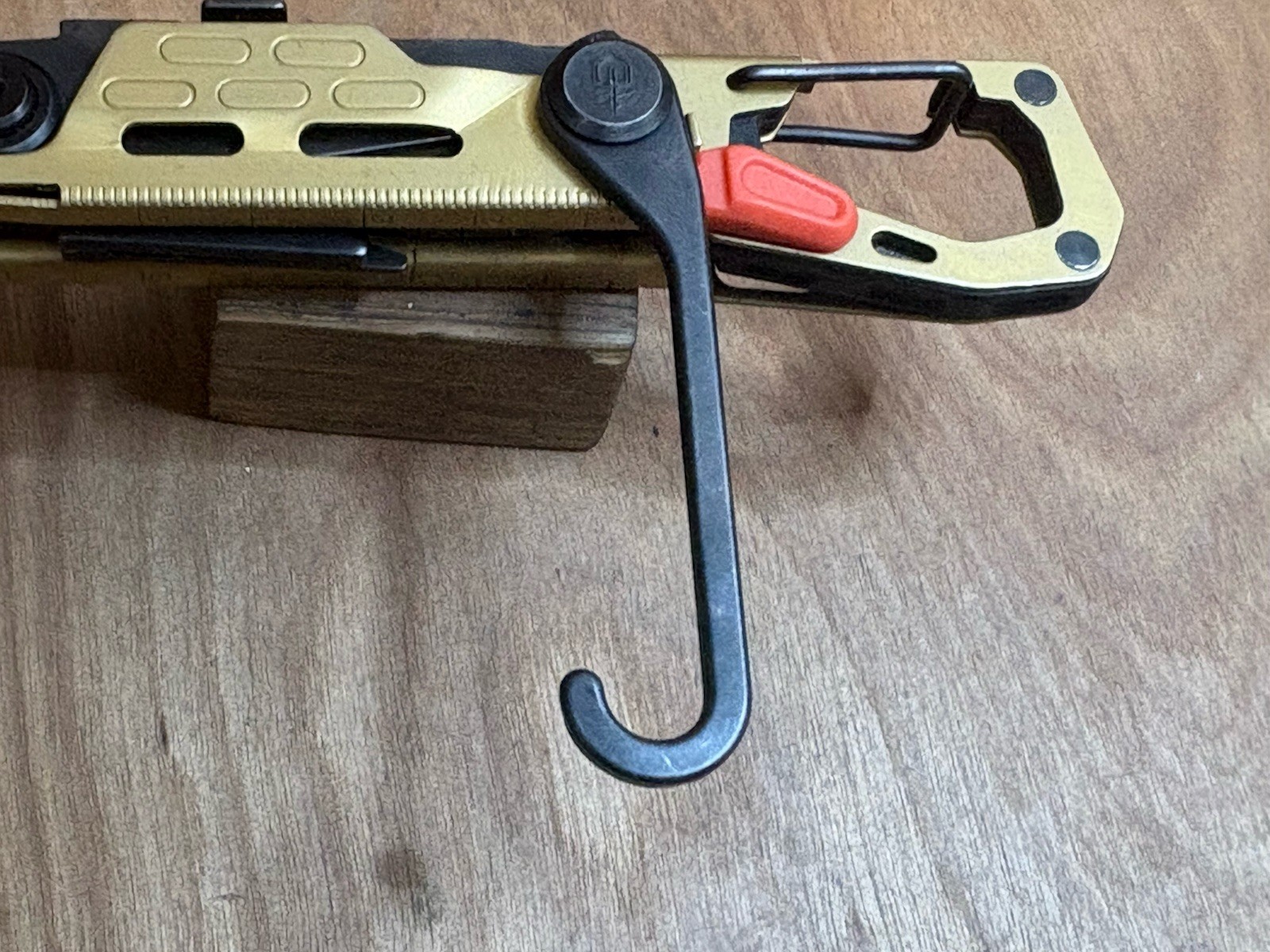 Gerber STAKE OUT Camp Tool 2.5″ Bronze Plain Blade Carabiner 11 Tools EXCELLENT!