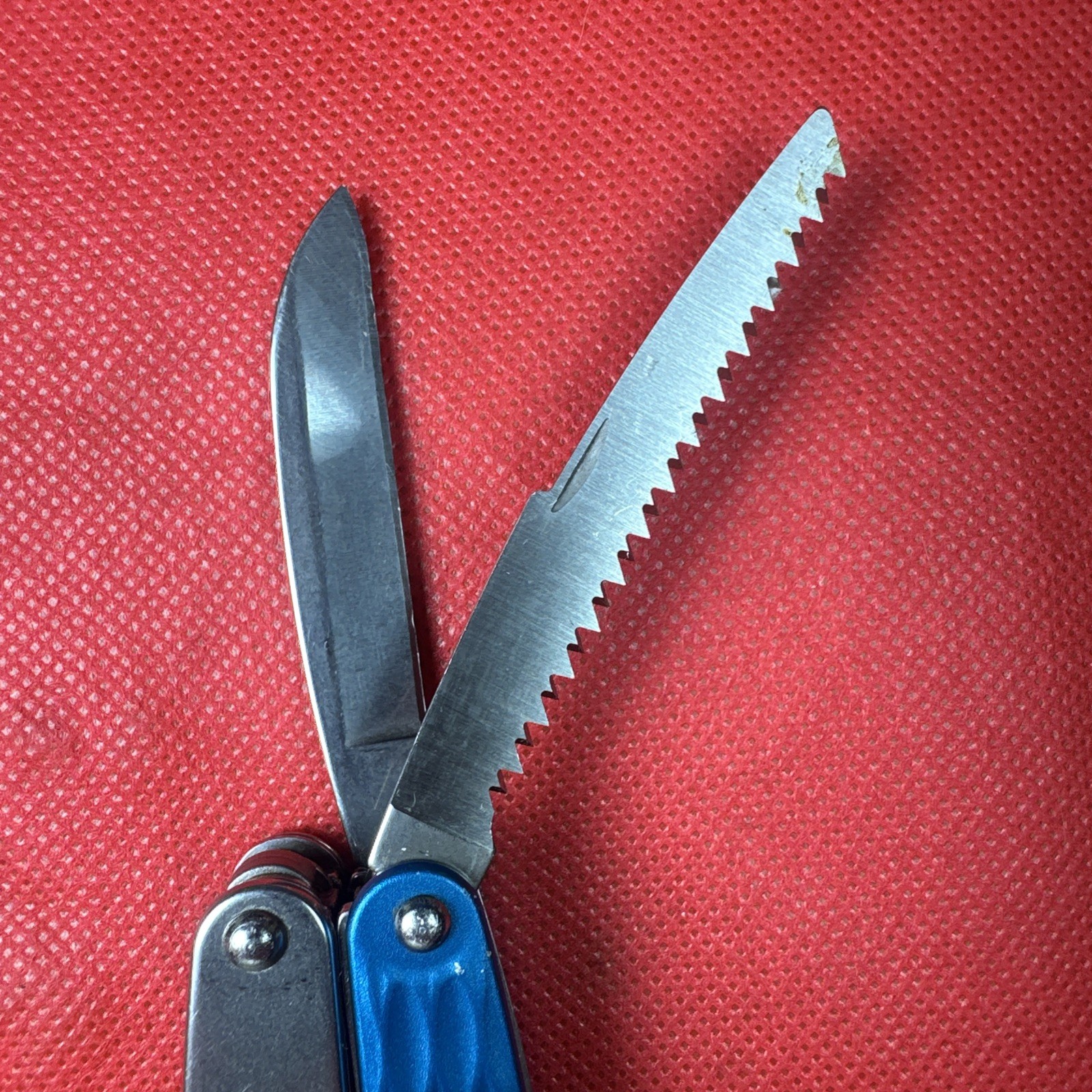Rare & Discontinued Blue Gen 2 Leatherman Juice CS4, Fish, Home, Great EDC