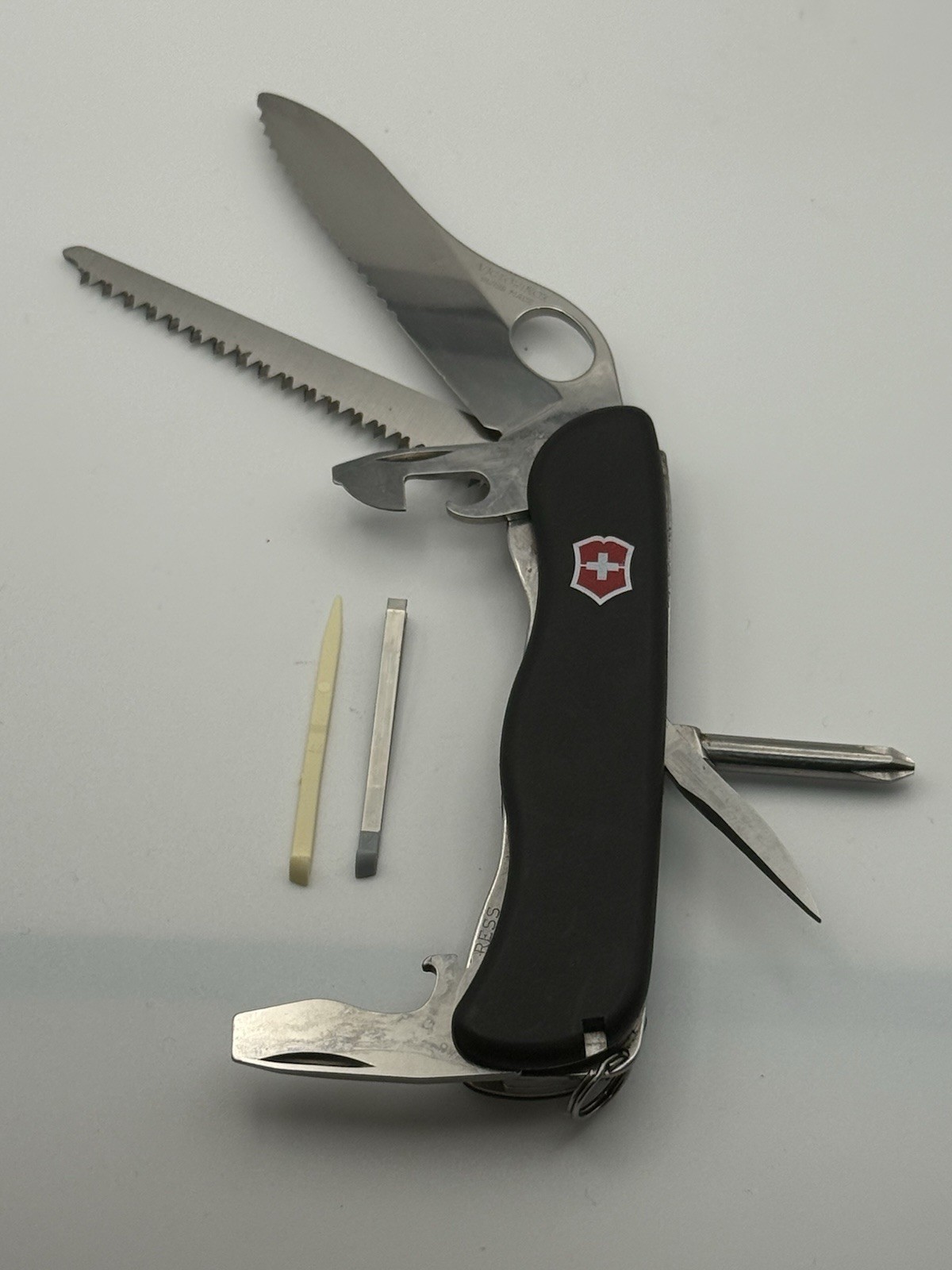 Victorinox One Hand Trekker Trailmaster OHT 111mm Swiss Army Knife