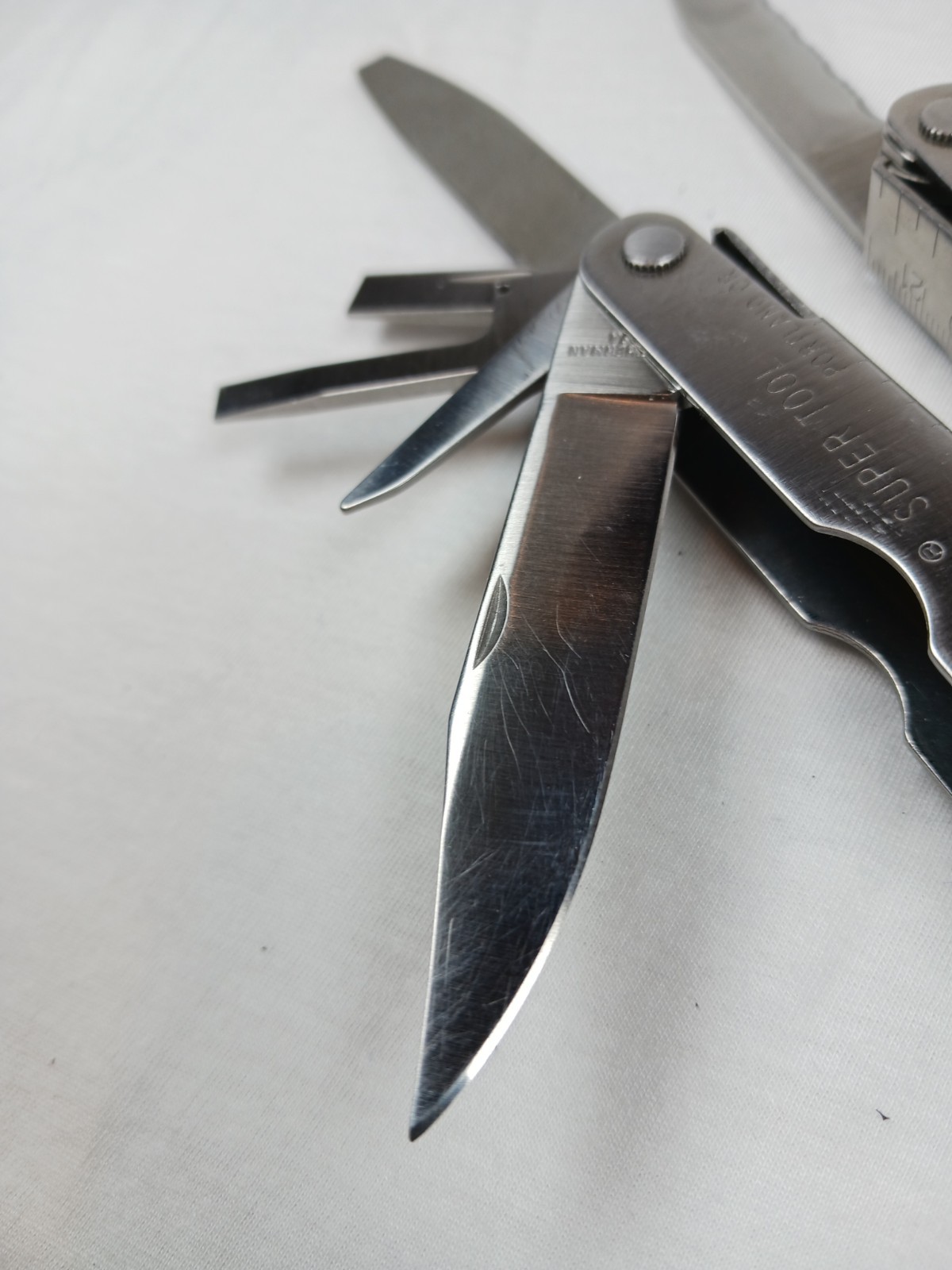 Leatherman Super Tool 100L 12-in-1 Stainless Multi-Tool Part Serrated w/ Sheath