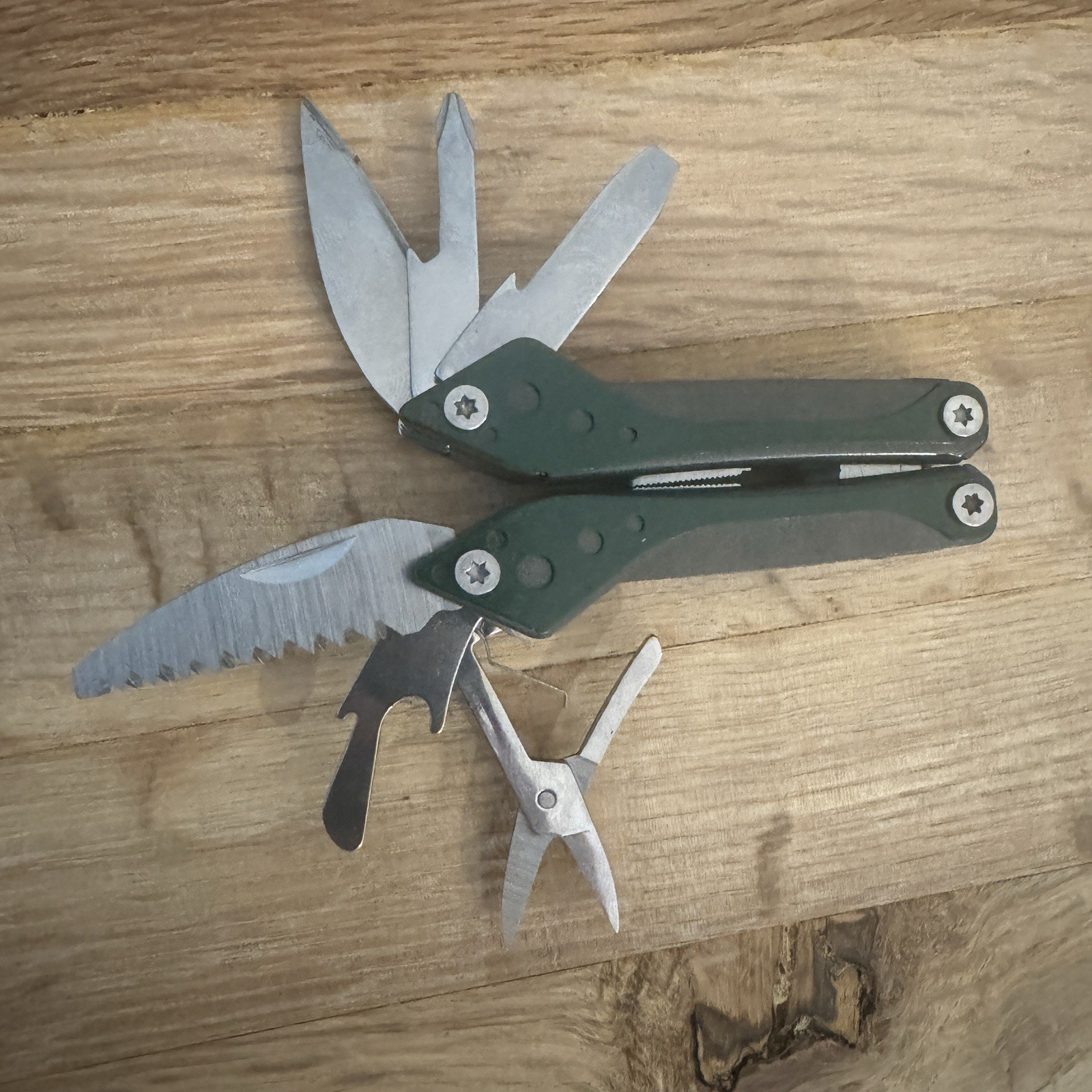 Cabela’s 7 Tool Multi-Tool with Sheath Spring Open Pliers Scissors Saw Green