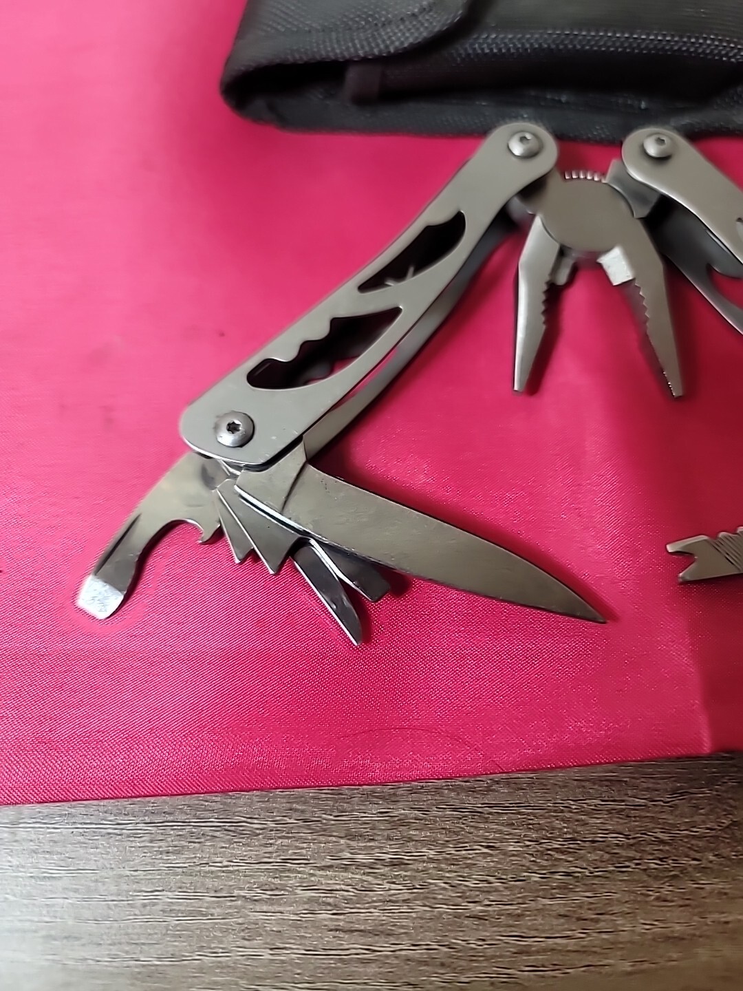 9 in 1 Multi Tool Kit Pliers Pocket Knife Folding Screwdriver Multi-functional=