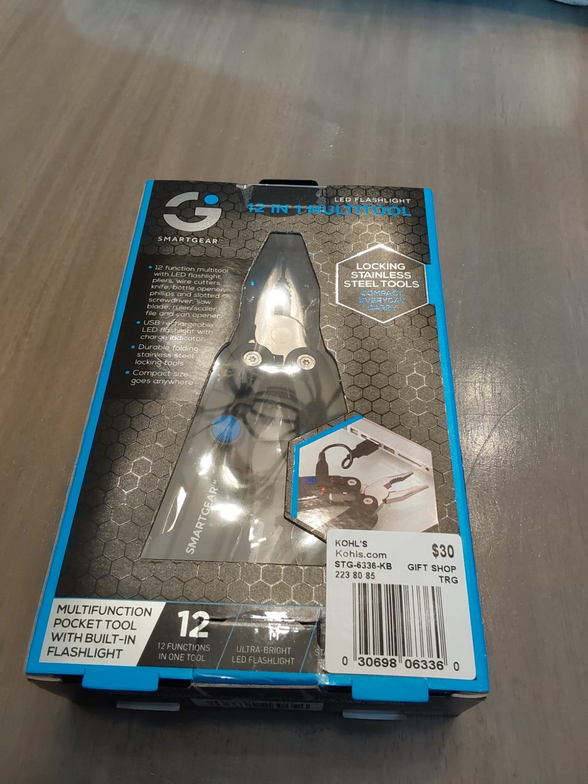 New SmartGear Flashlight Multitool Sealed 12 In 1 Brand new