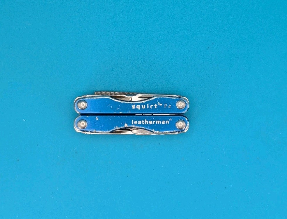 Leatherman Squirt P4 Multi-Tool, Key Ring, Retired, BLUE! USED