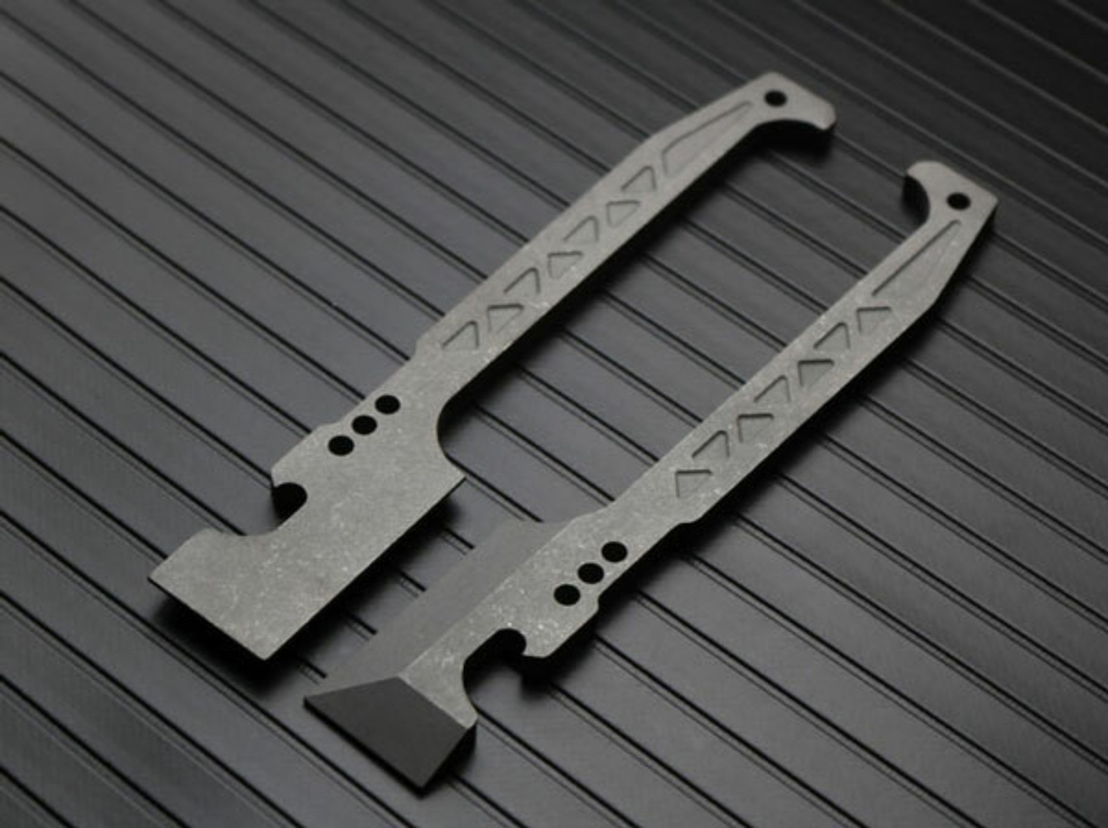 EDC Titanium Alloy Multifunctional Outdoor Tools Corrosion Resistant Lightweight