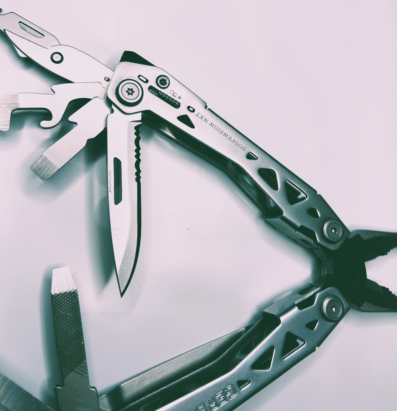 GERBER Suspension NXT Multi-Tool with Pocket Clip and 15 Funct