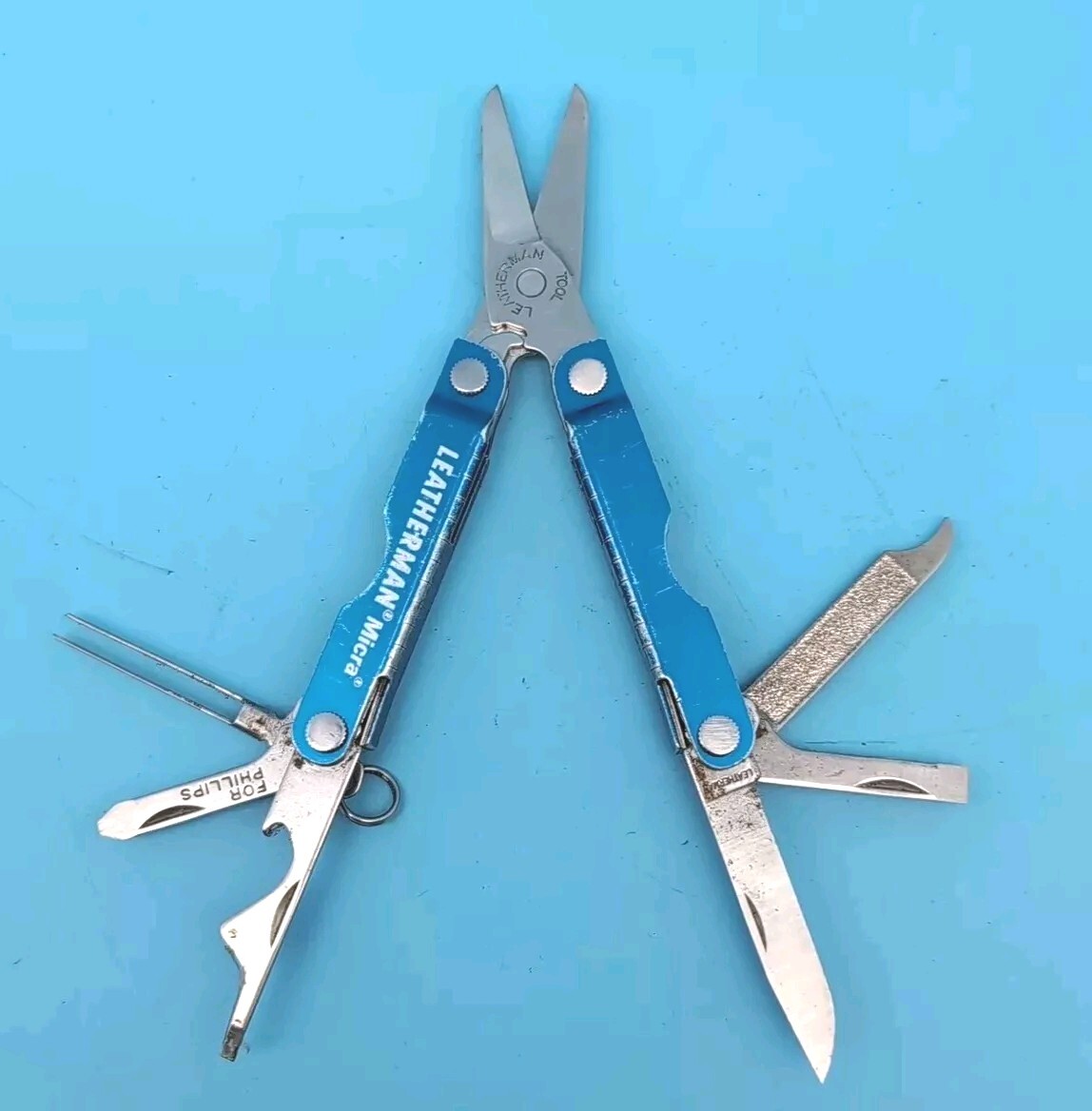 Leatherman MICRA Multi-Tool BLUE Scissors Knives Tweezers MORE Q68