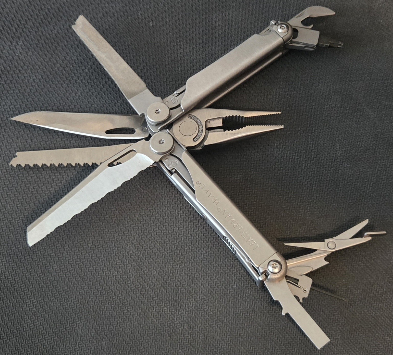 Leatherman Wave Multi-Tool Multitool Pliers Pocket Knife w/ Sheath