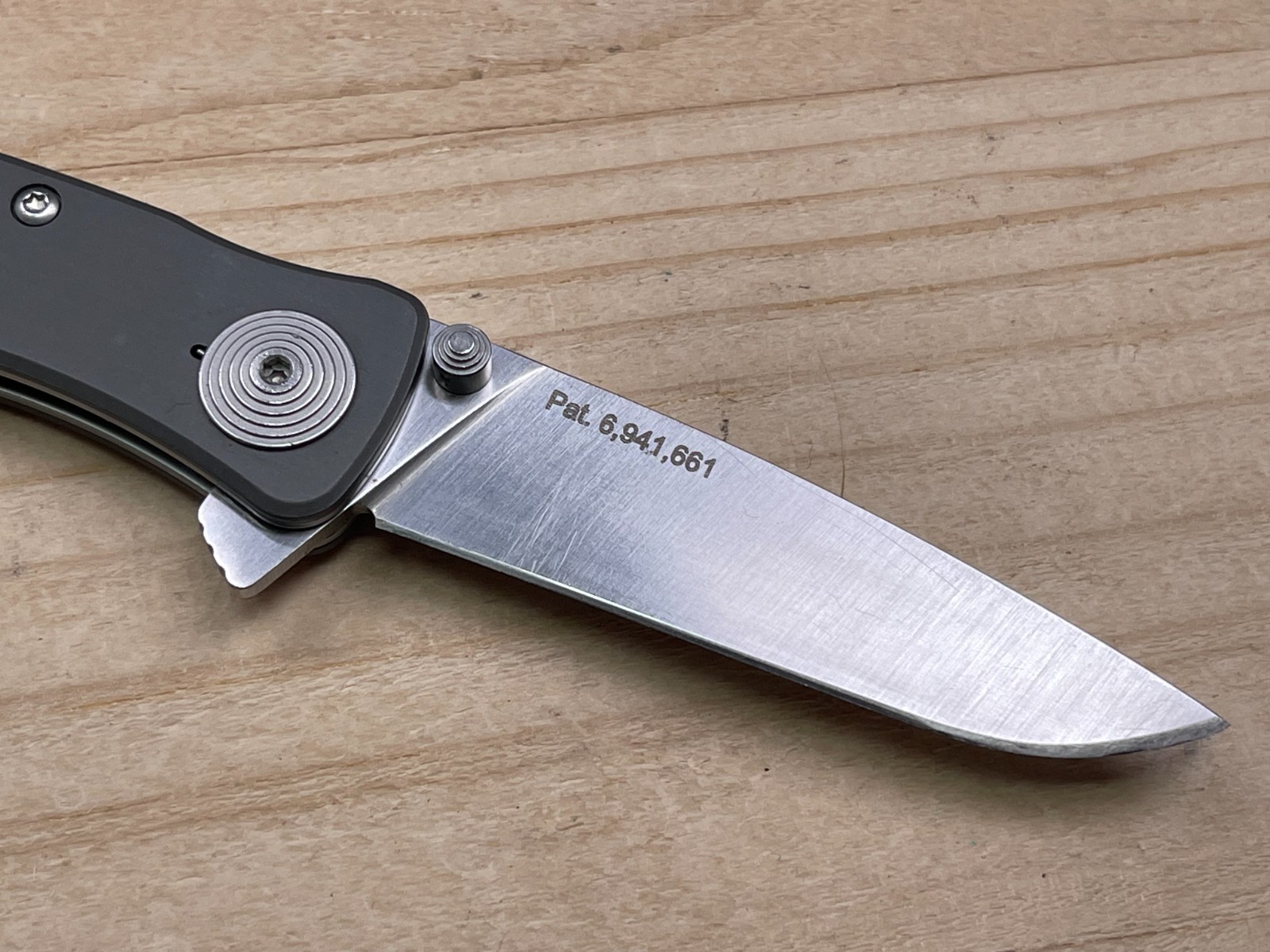 SOG Twitch II A/O Flipper 2.65″ Plain Blade Folding Pocket Knife Aluminum Handle