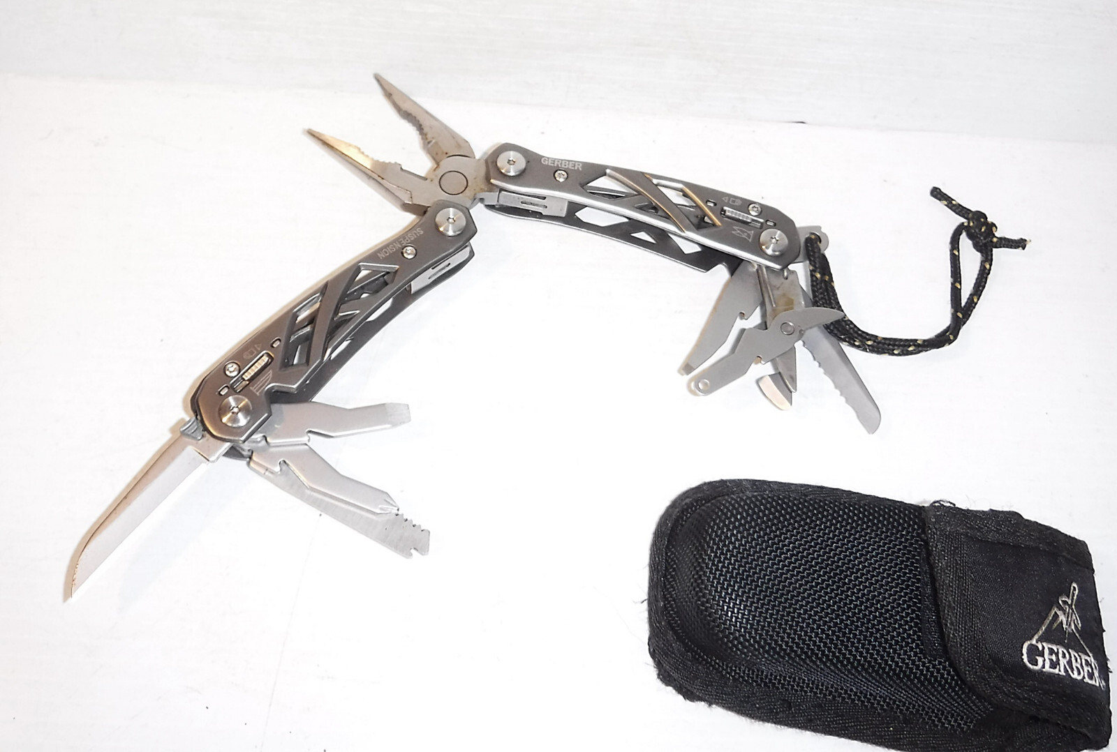 Gerber Suspension Multi-Tool w/ Sheath – 15 tools – Pliers Scissors Screwdriver