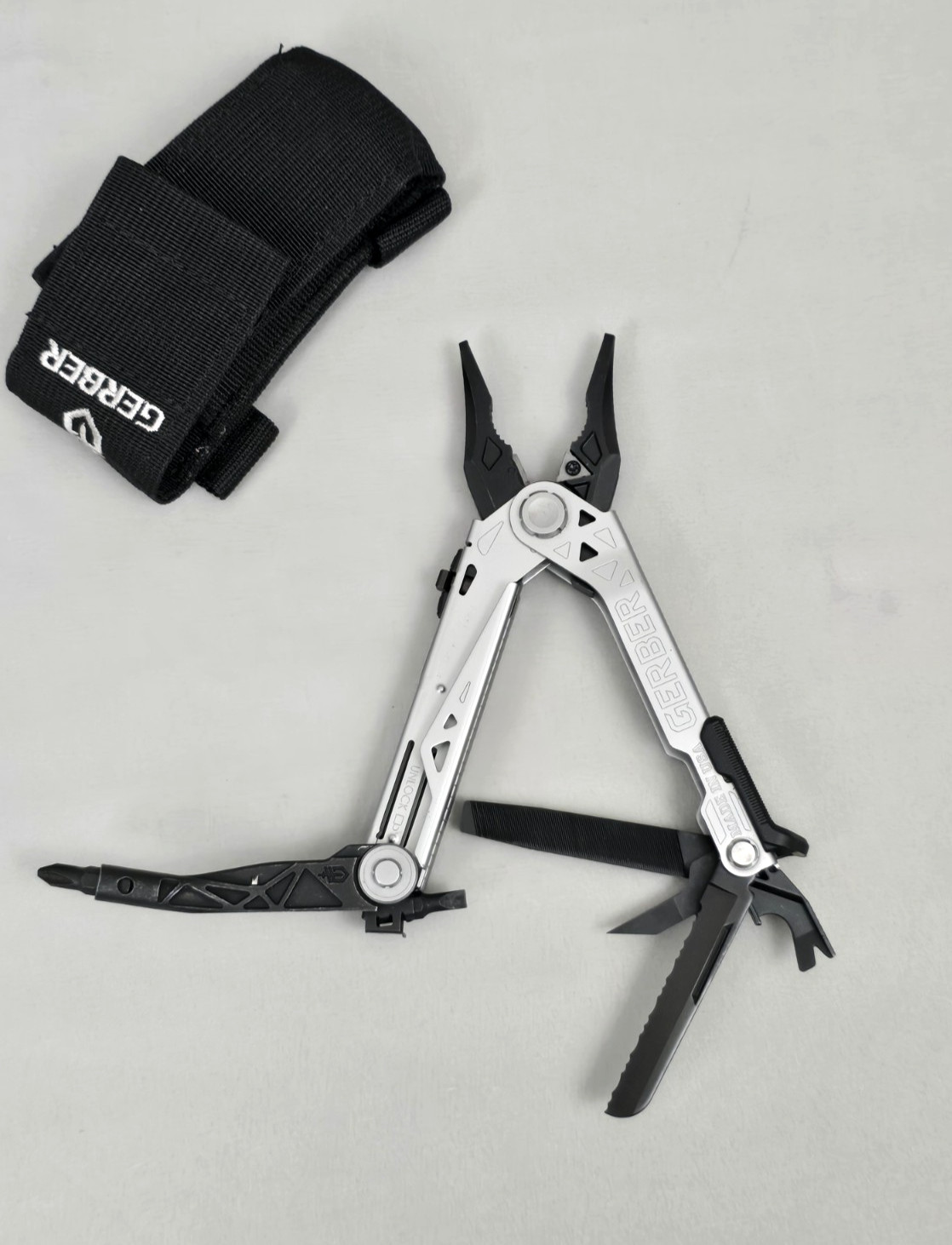GERGER MADE IN USA Center Drive Multi-Tool w/Deployable Pliers and MOLLE Sheath
