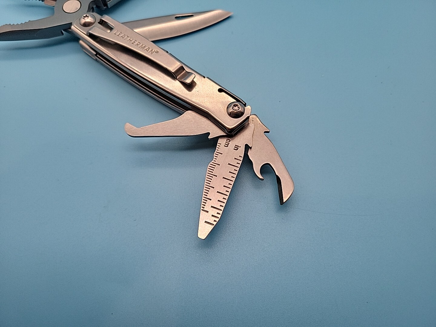 Leatherman Rev Multi-Tool – Pliers, Knife, Screwdrivers, Can Opener, File