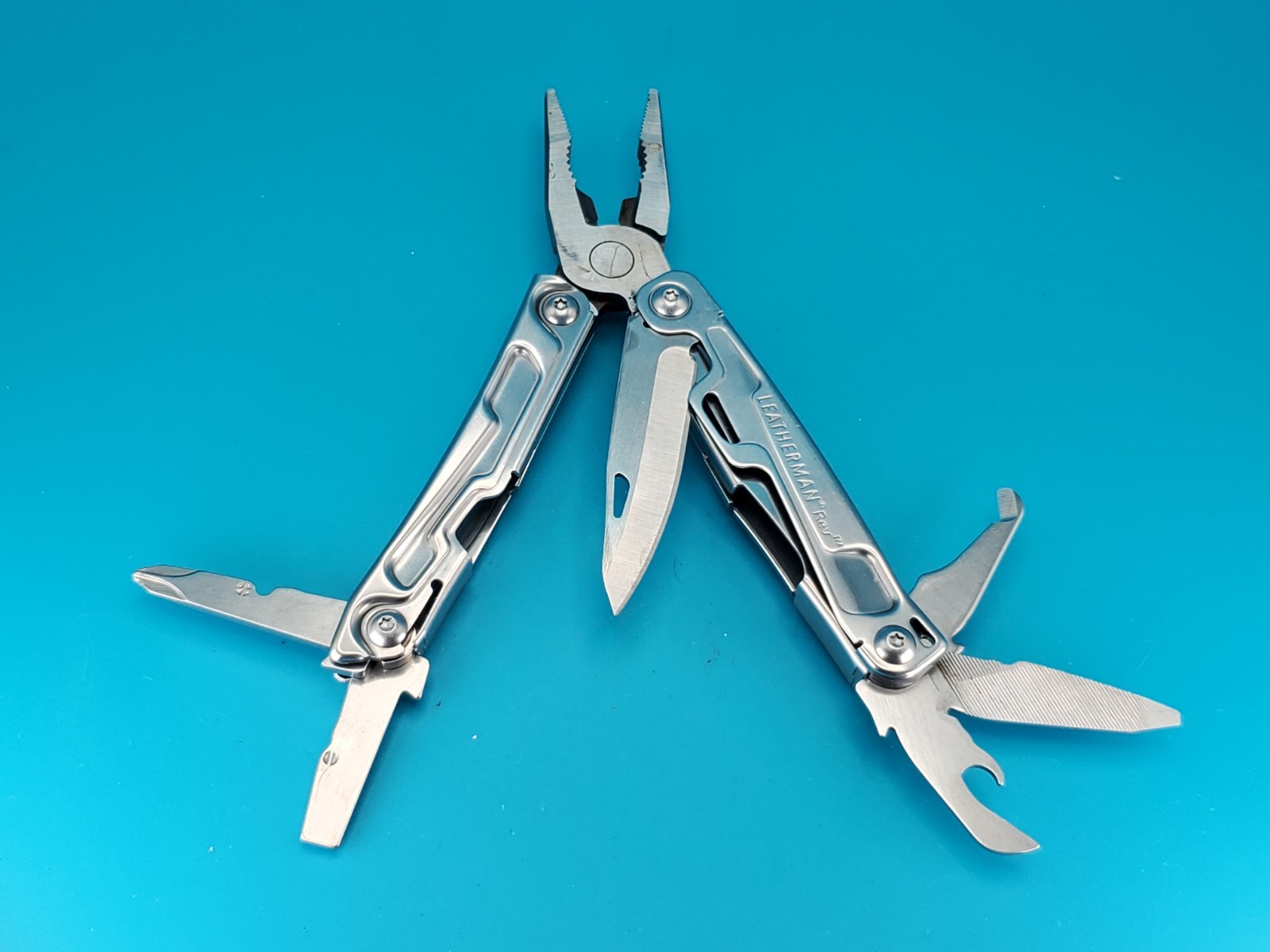 Leatherman Rev 3.8″ Multi-Tool, Stainless! *SOME RUST ON ITEM*