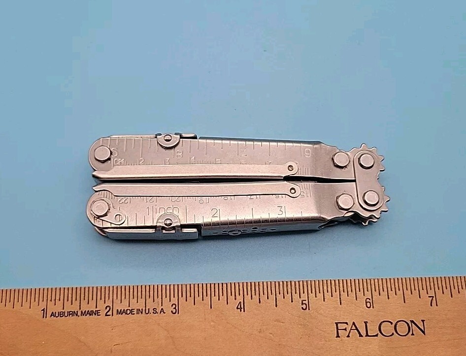 SOG PowerLock Multi-Tool – Compound Leverage Pliers – V-Cutter – 1/4 Driver