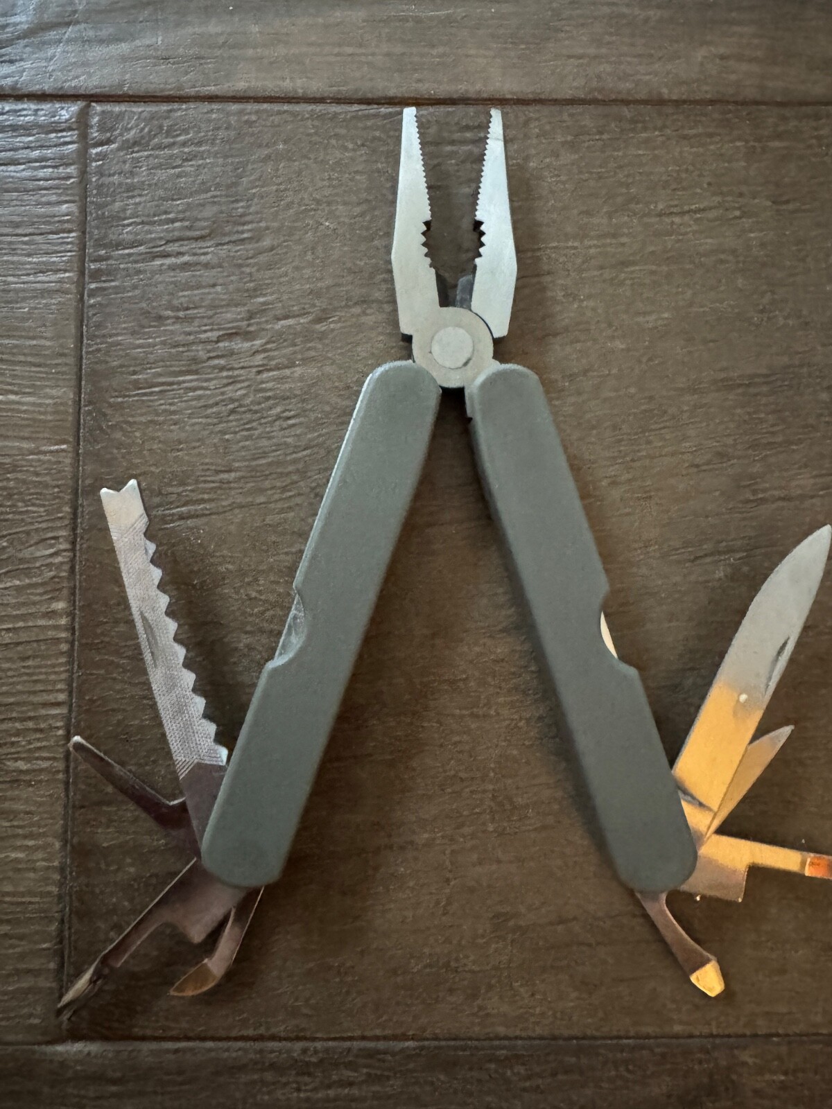 Bell Brand – Mat Gray 4” Steel Multi Tool with Pliers, Knife, Sm Screwdrivers