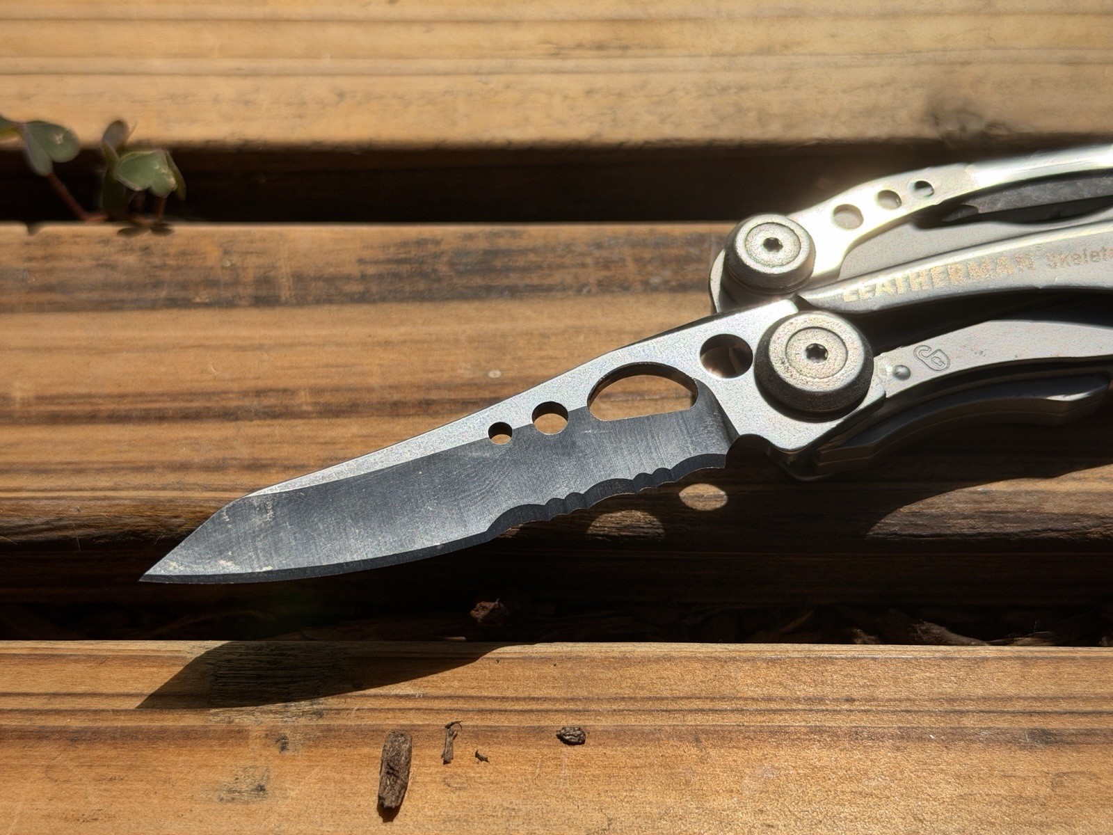 Leatherman Skeletool Multi-Tool Pliers Stainless Steel Knife Silver