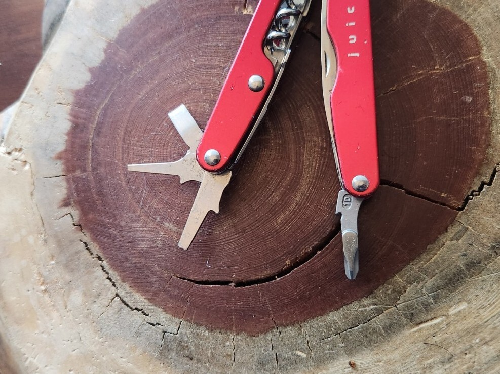 leatherman juice C2 Multi Tool Inferno Red Retired Vintage Preowned Made – W86