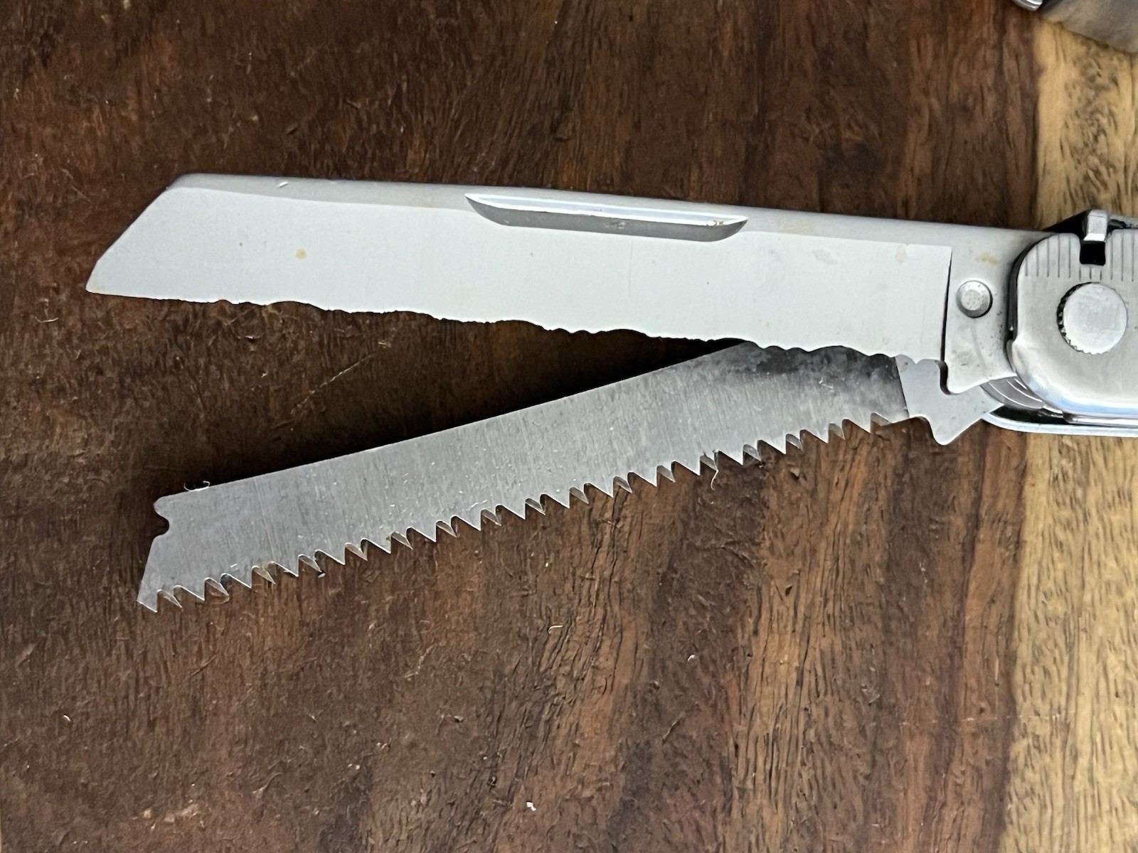 Leatherman Super Tool 300 Multitool w/Beautiful Sheath