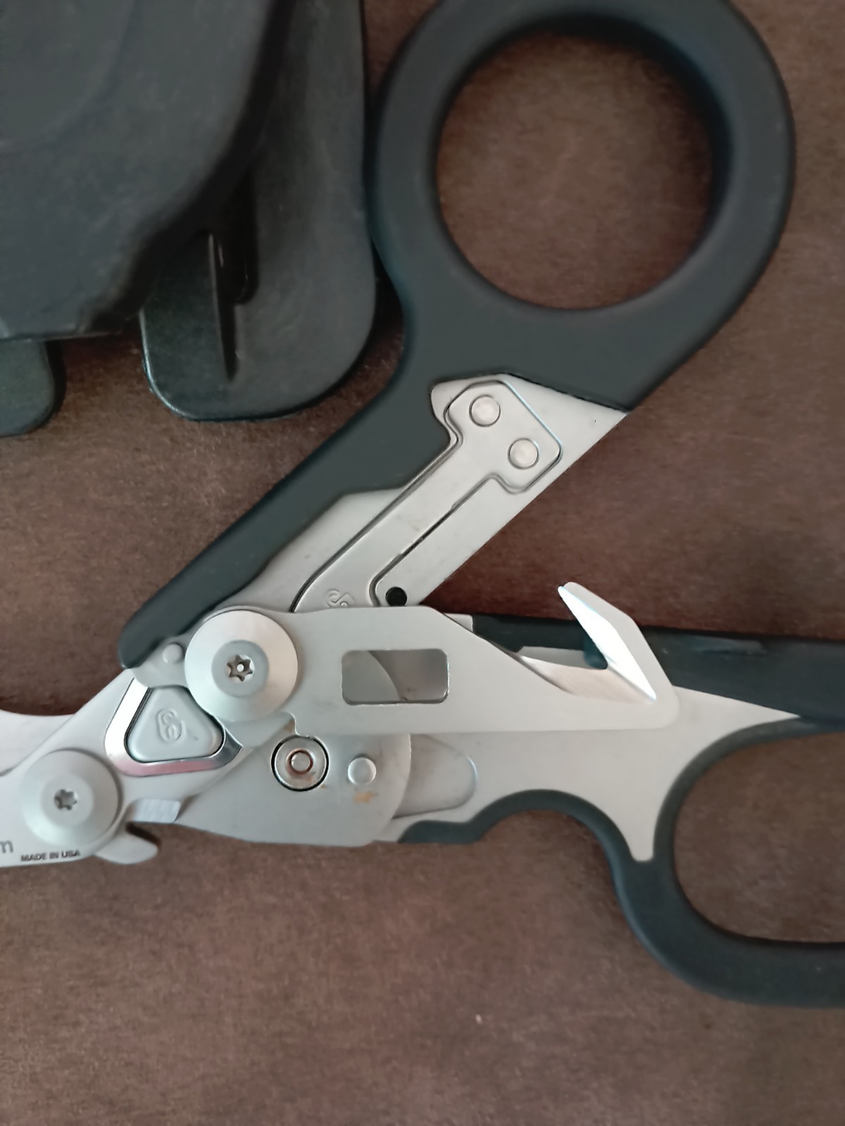 Leatherman Skeletool Multi-Tool/Nylon Sheath Leatherman Raptor Shears/Holster