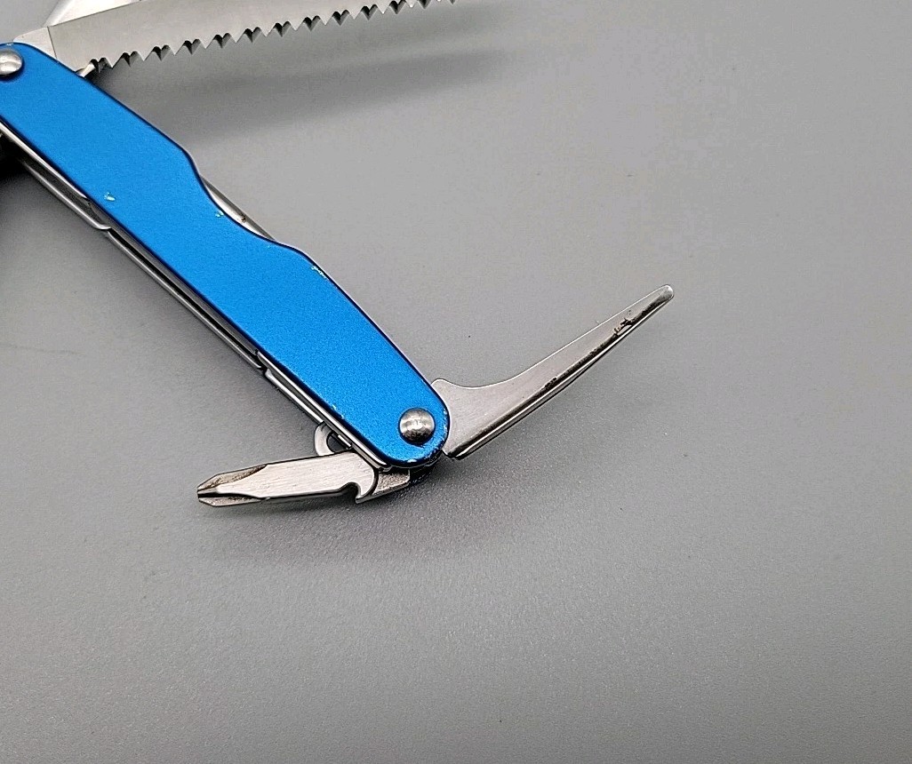 Leatherman JUICE CS4 Multi-Tool – Dated 1102 – Blue – Discontinued