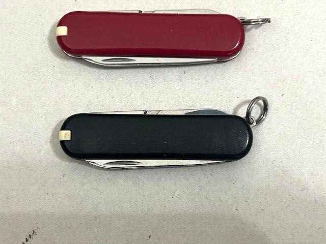 Lot of 2 Victorinox SWISS Army Red & Black small MULTI TOOLS 52mm – Great