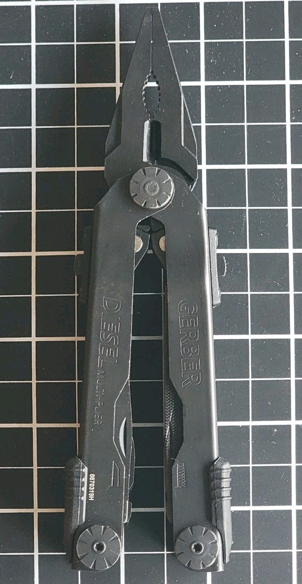 Gerber Diesel (Black) Multi-Tool Pliers 12 Tools 2.5″ Serrated w/ Sheath