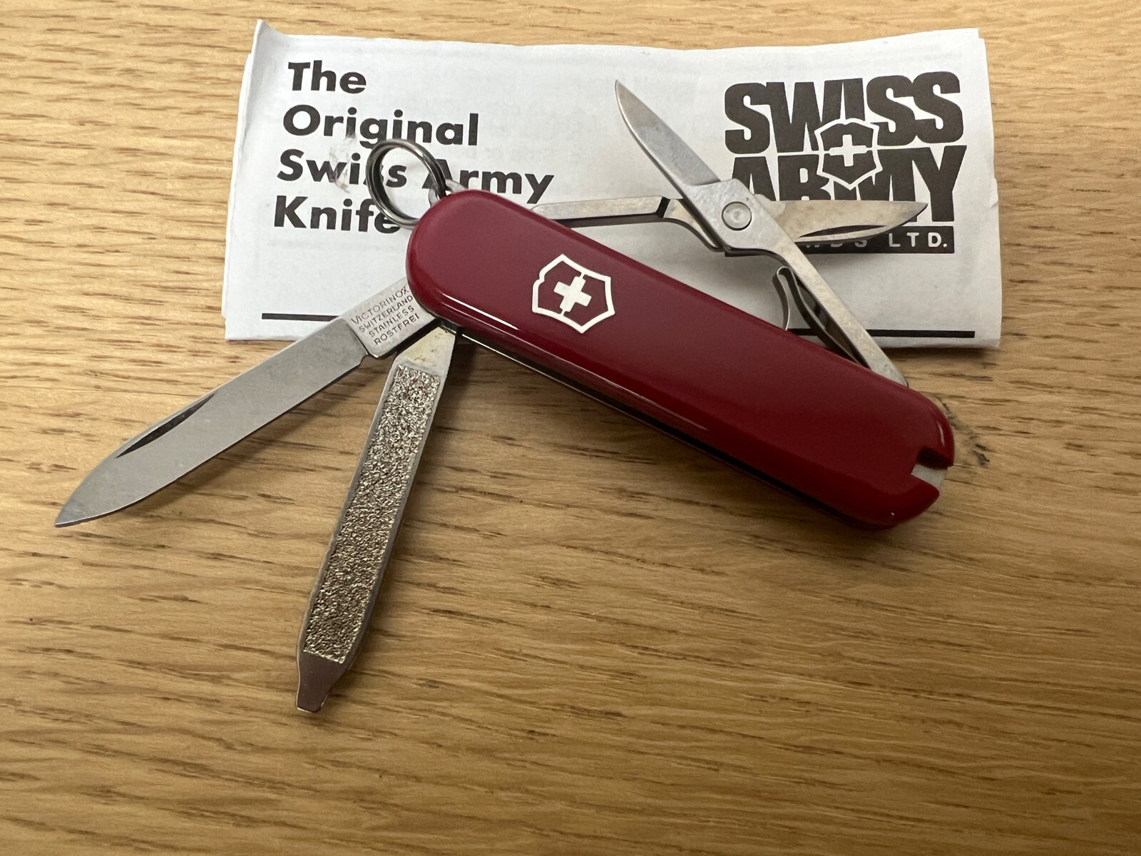 VICTORINOX The Original Swiss Army Knife