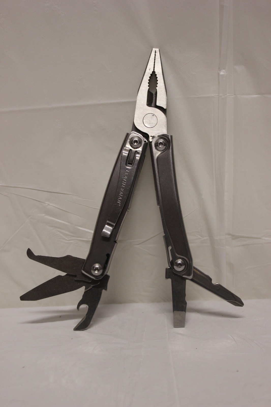 Leatherman Rev 3.8″ Multi-Tool, Stainless E2B1