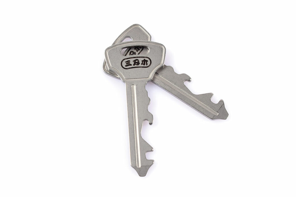 Sanrenmu GJ040Z Key chain Multi EDC Tools Bottle Opener Screwdriver w/ Key Ring