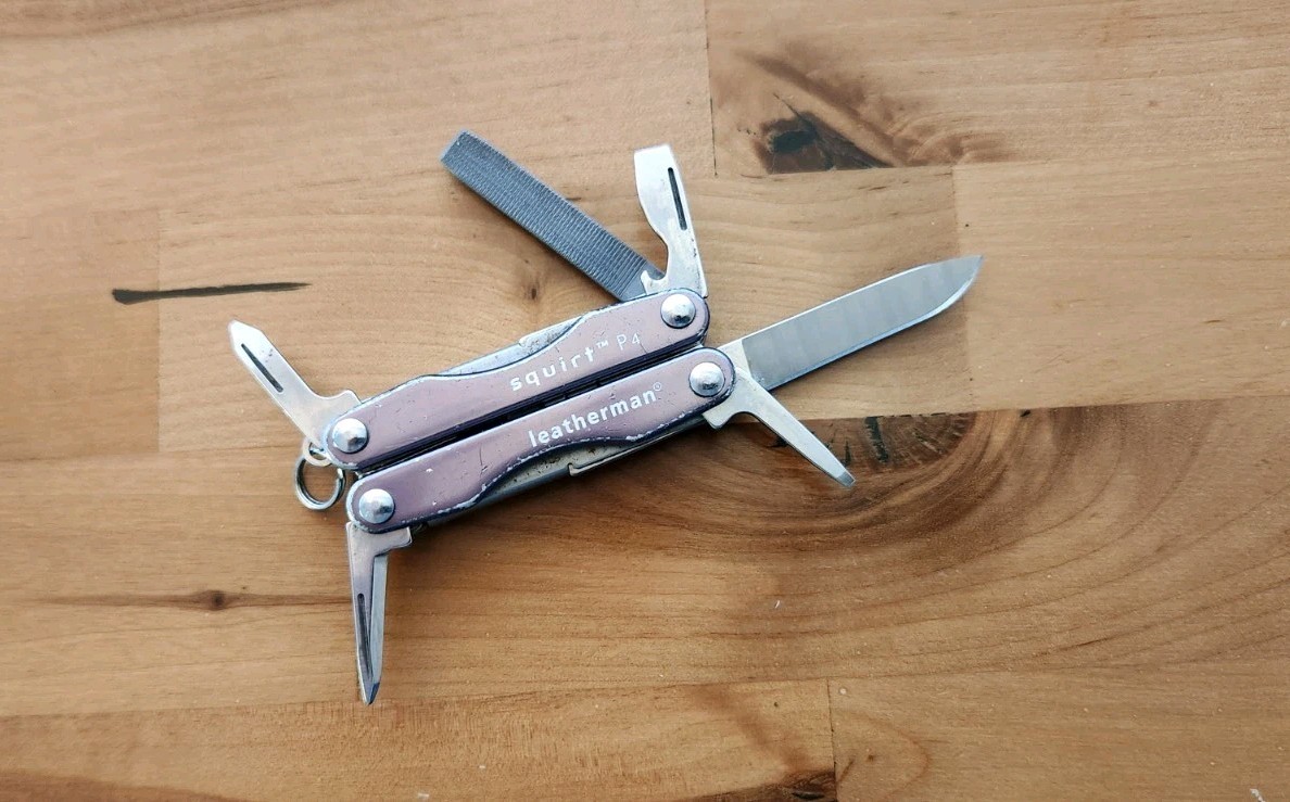 Leatherman Squirt P4 Multi-Tool With Pliers Knife Grey – Great Condition – Y12