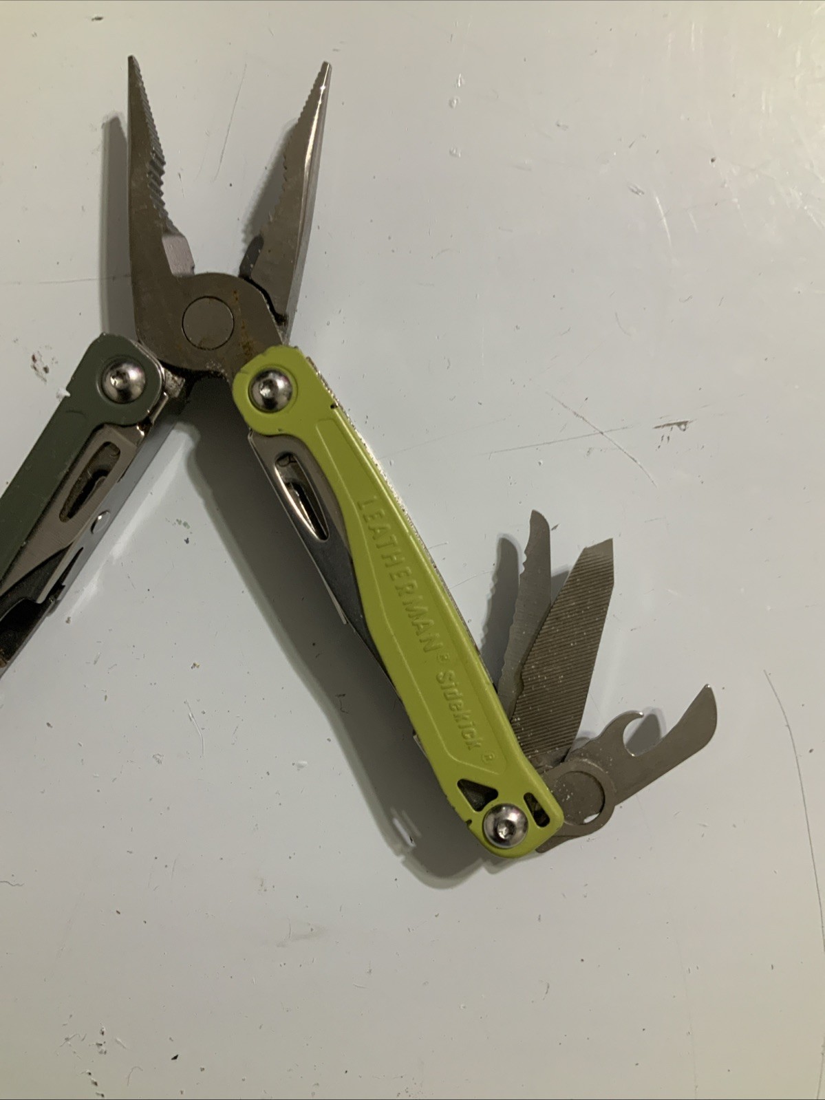 LEATHERMAN SIDEKICK® 14 Tool Stainless Steel Multi-Tool Green w/ Sheath – V10