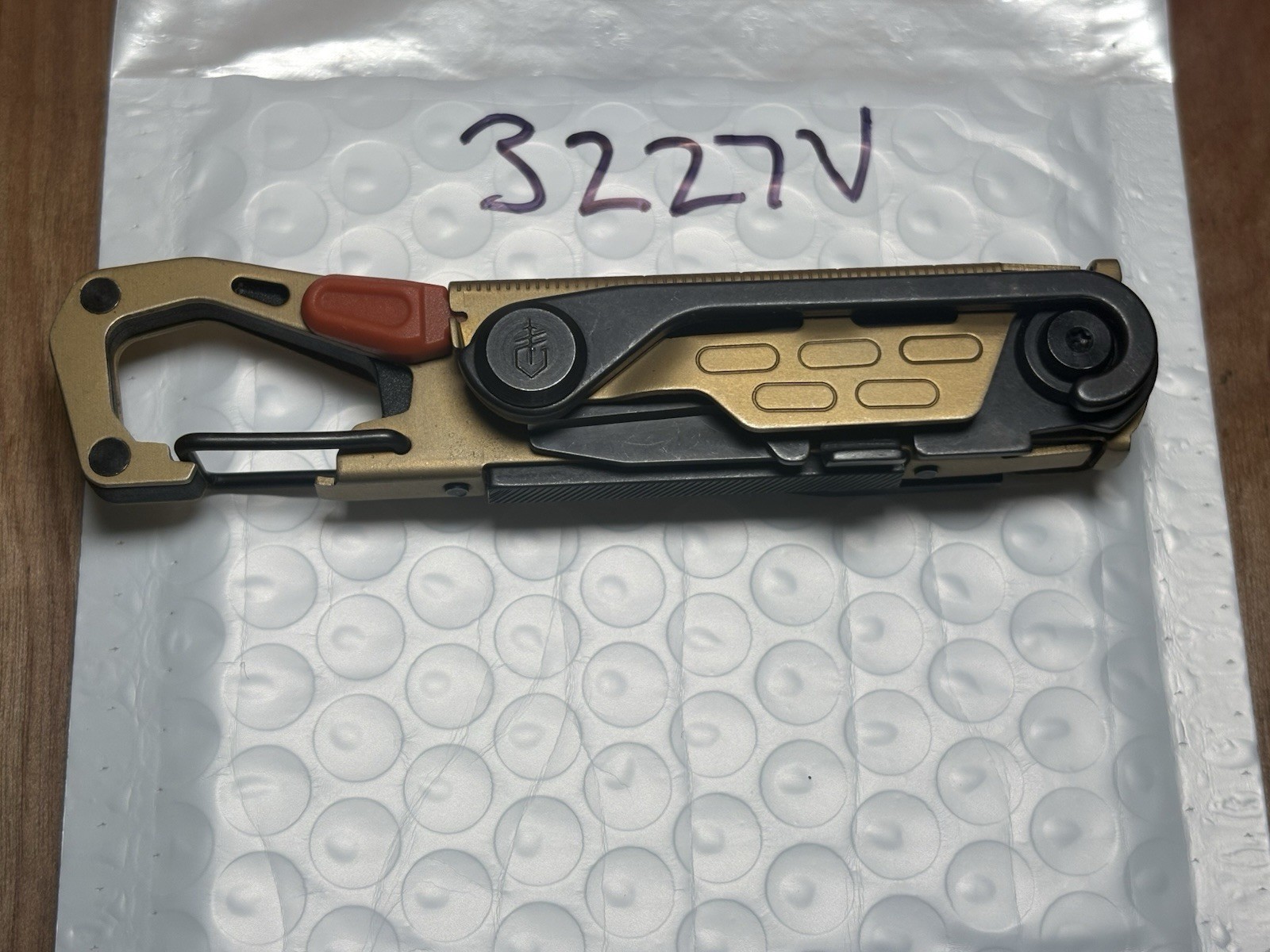 Gerber STAKE OUT Camp Tool 2.5″ Bronze Plain Blade Carabiner 11 Tools EXCELLENT!