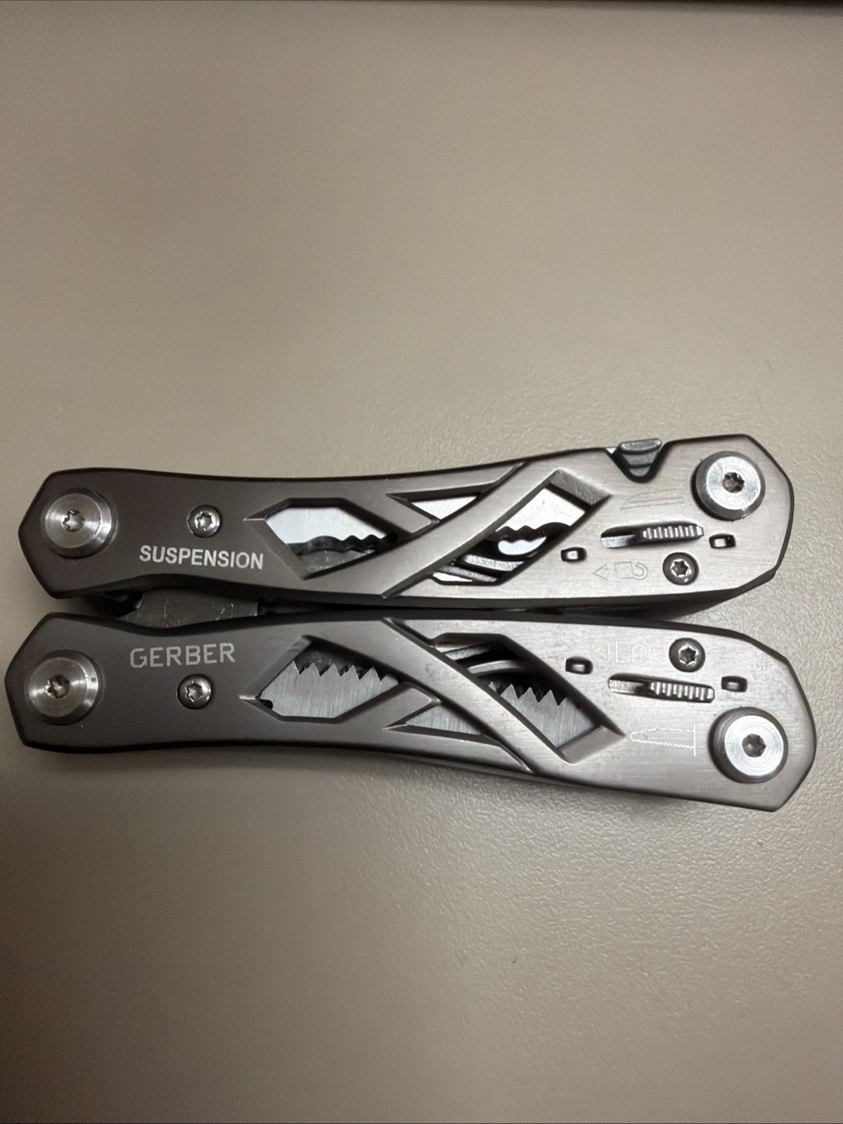 Gerber Suspension Multi-Tool 12-FUNCTION with Sheath Pliers Knife Scissors