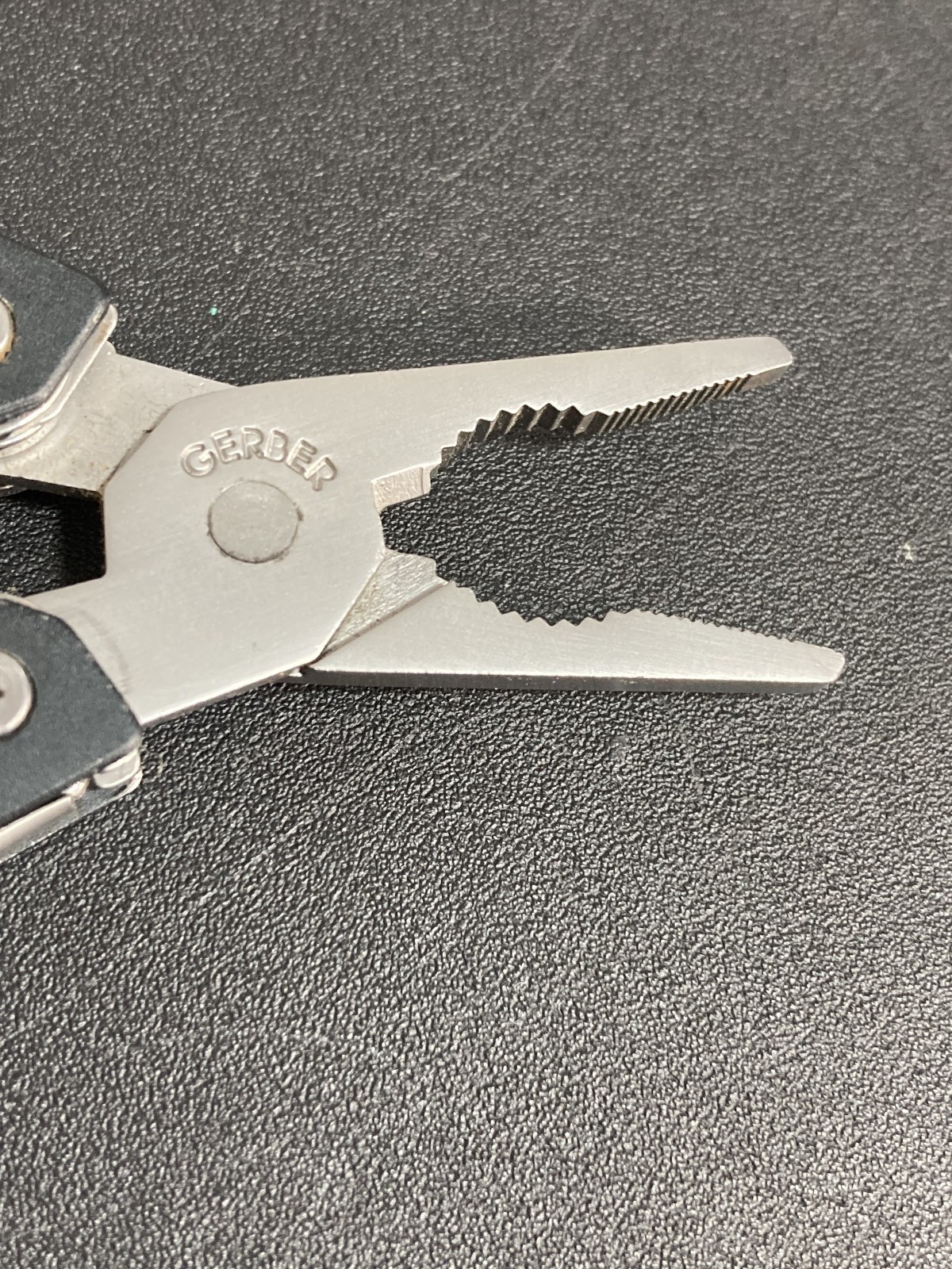 Gerber Clutch Mini Multitool Keychain Pliers Blade Tweezers file screwdrivers