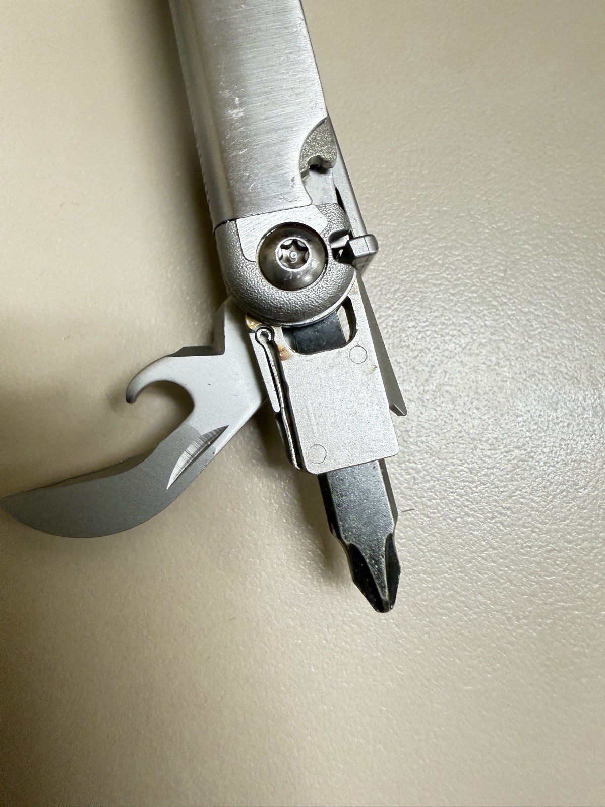 Leatherman Wave Multi-Tool Stainless Steel Pliers Knife with Screwdriver