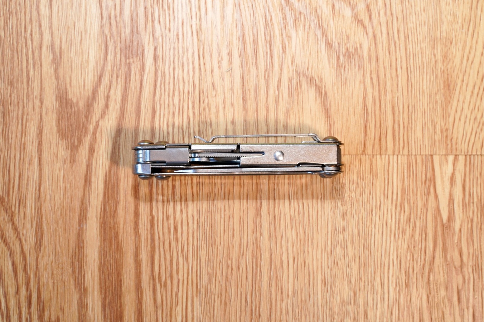 Leatherman Wingman Multitool with 14 tools Needle Nose pliers, wire cutter, etc.