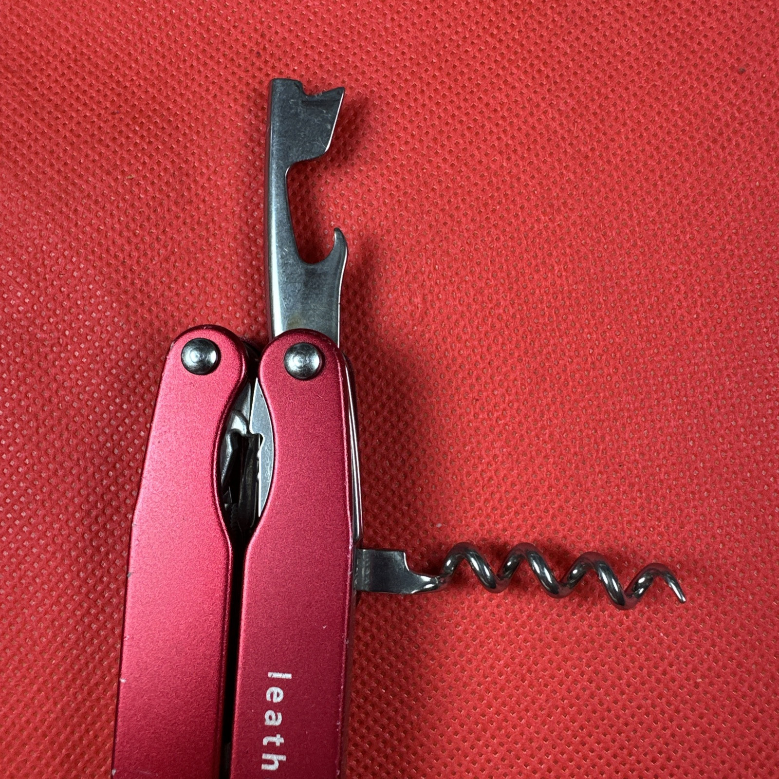 Retired Red Gen 1 Pat pending Leatherman Juice C2 Multitool + pouch.